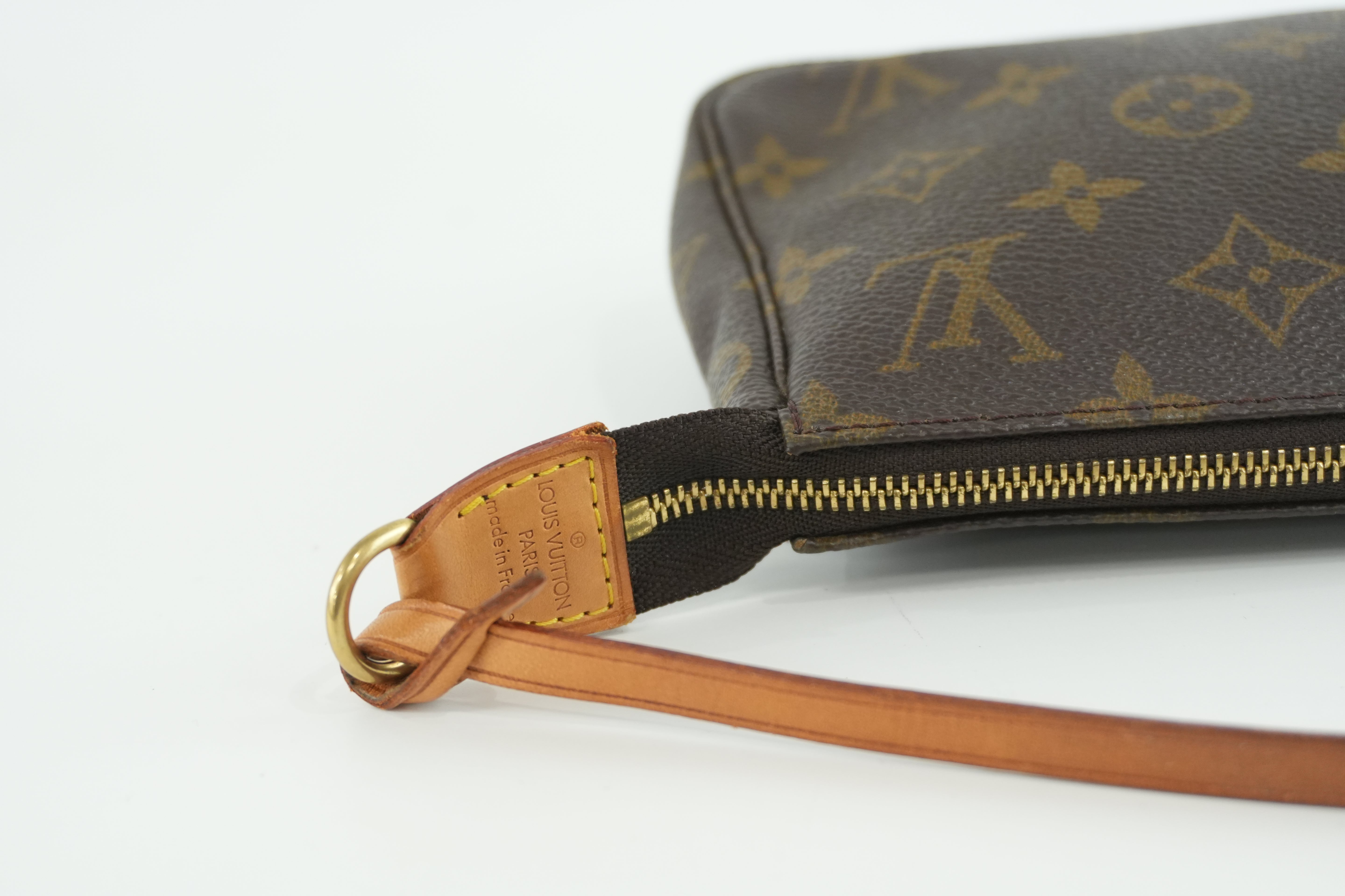 Louis Vuitton Monogram Pochette Accessory Handbag Used