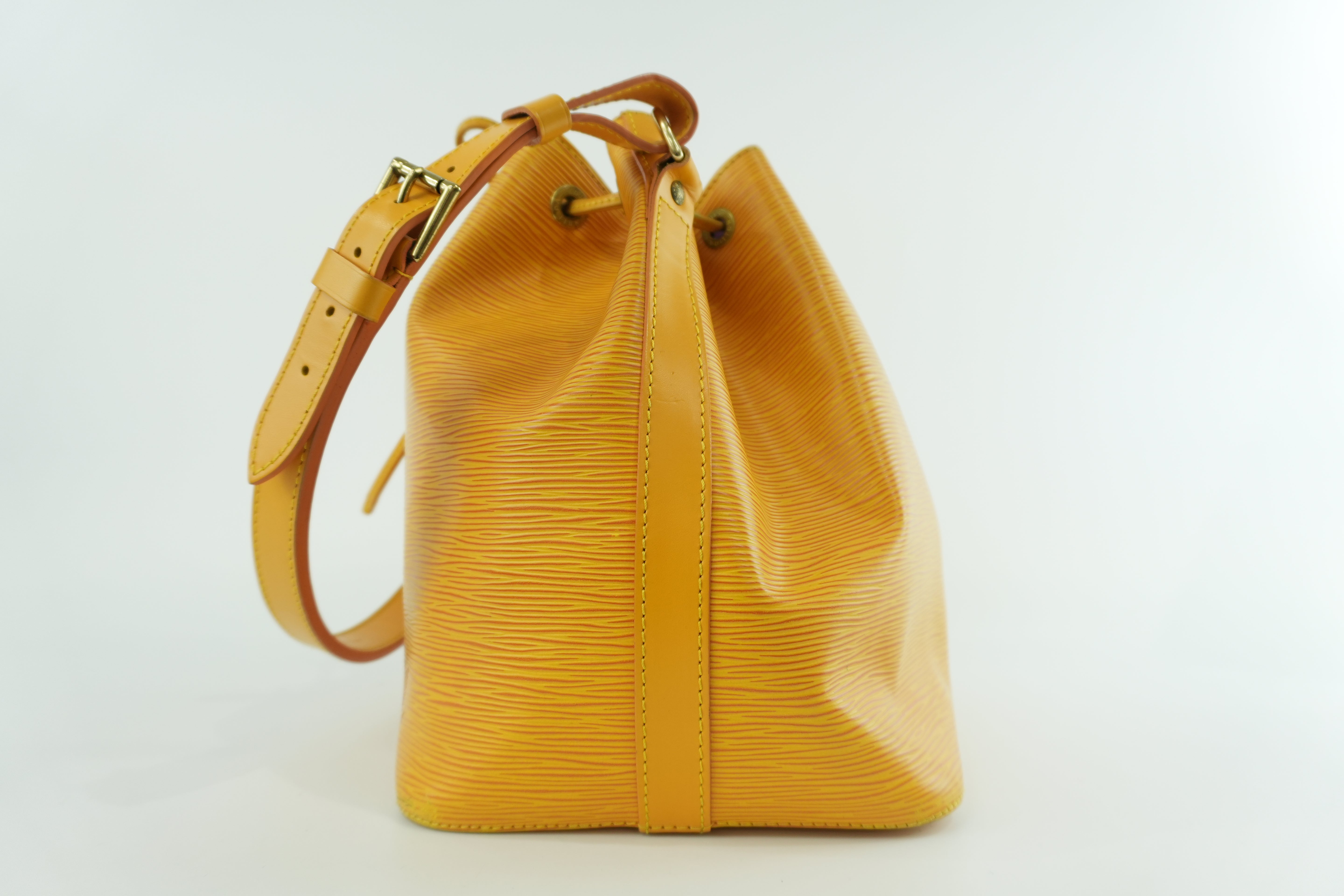 Pre-owned Louis Vuitton Noe PM Shoulder Bag Epi Yellow
