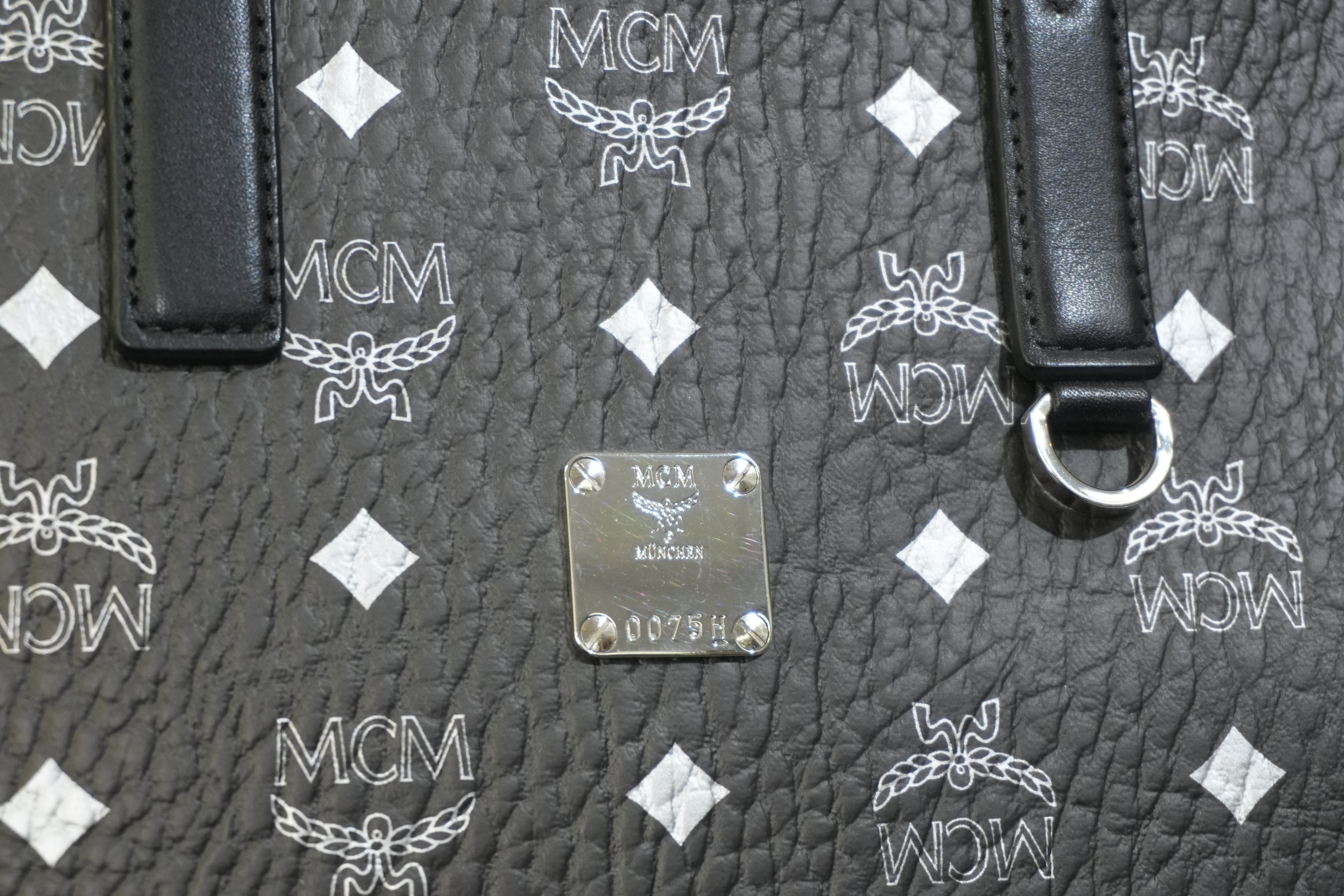 Pre-owned MCM Vertical Tote Bag Black