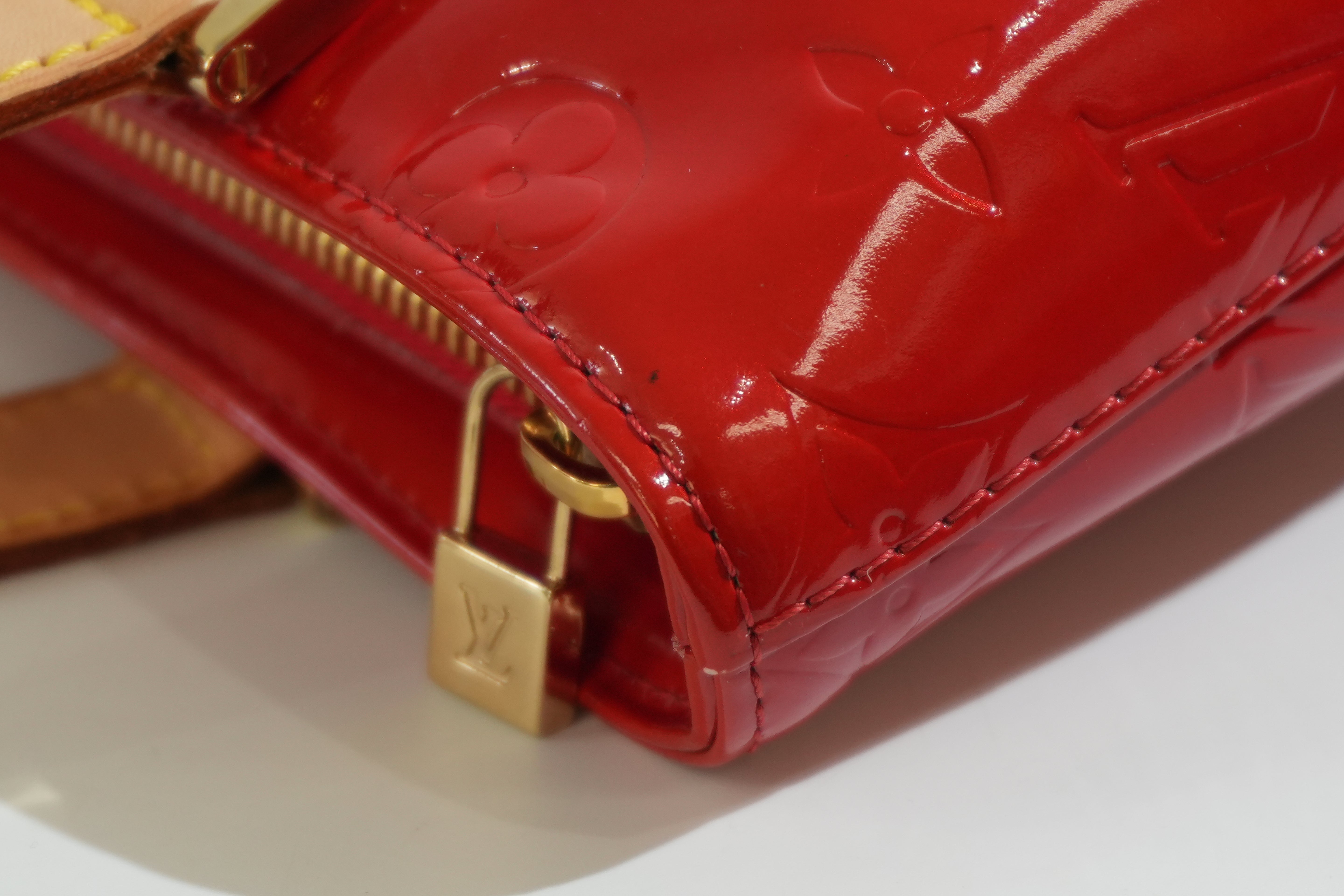 Pre-owned Louis Vuitton Vernis Houston Handbag Red