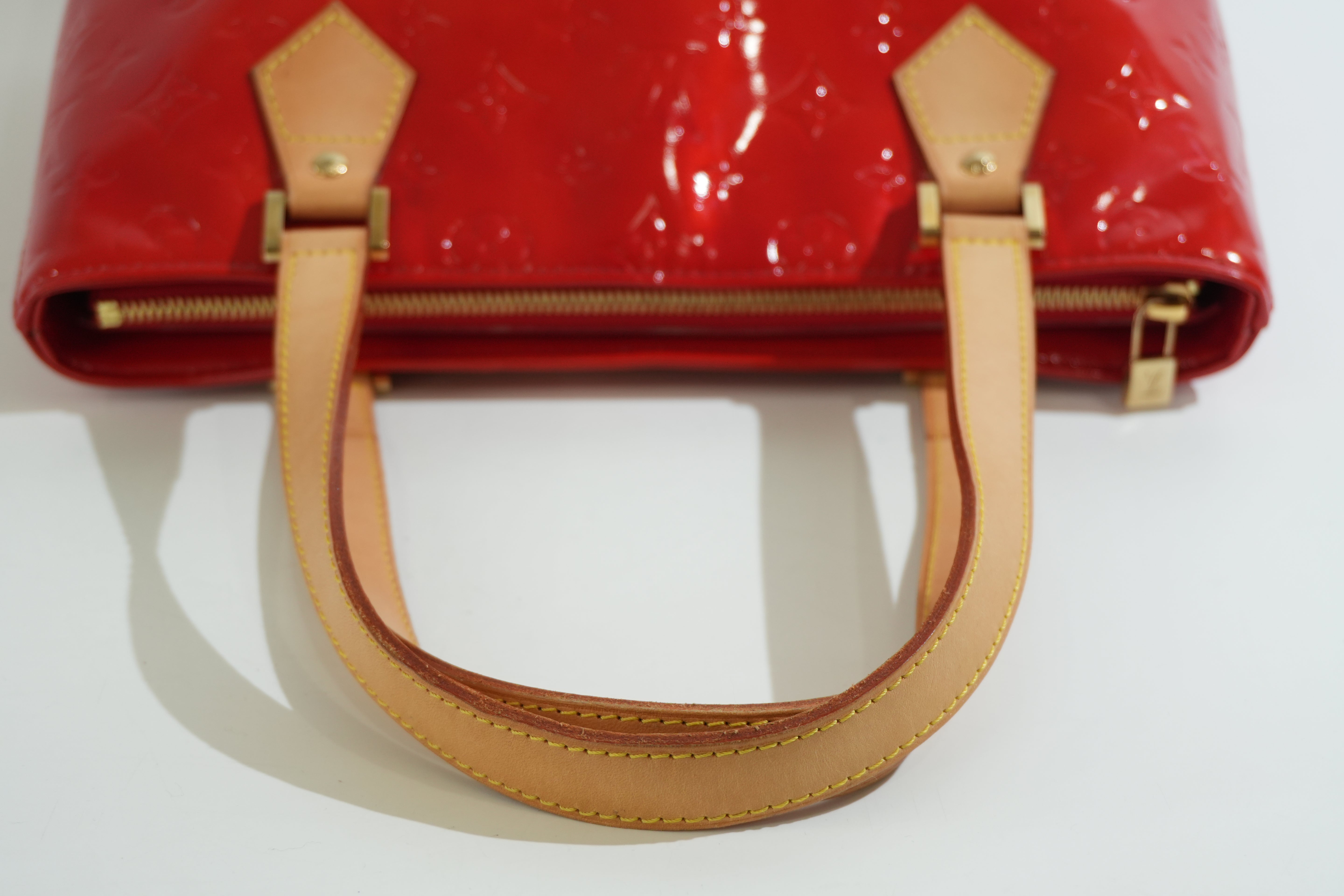 Pre-owned Louis Vuitton Vernis Houston Handbag Red