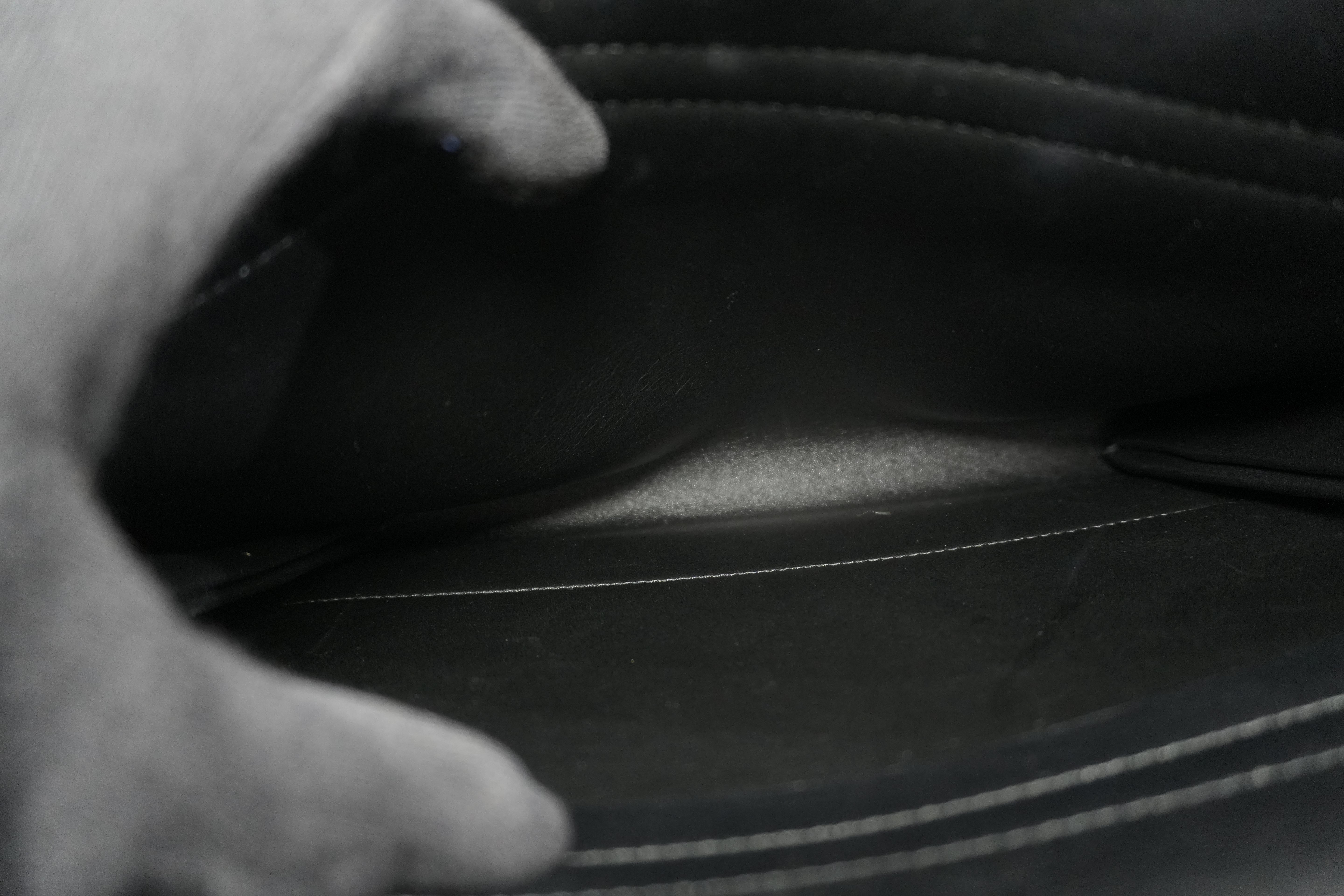 Pre-owned Valentino Garavani VRING Shoulder Bag Black