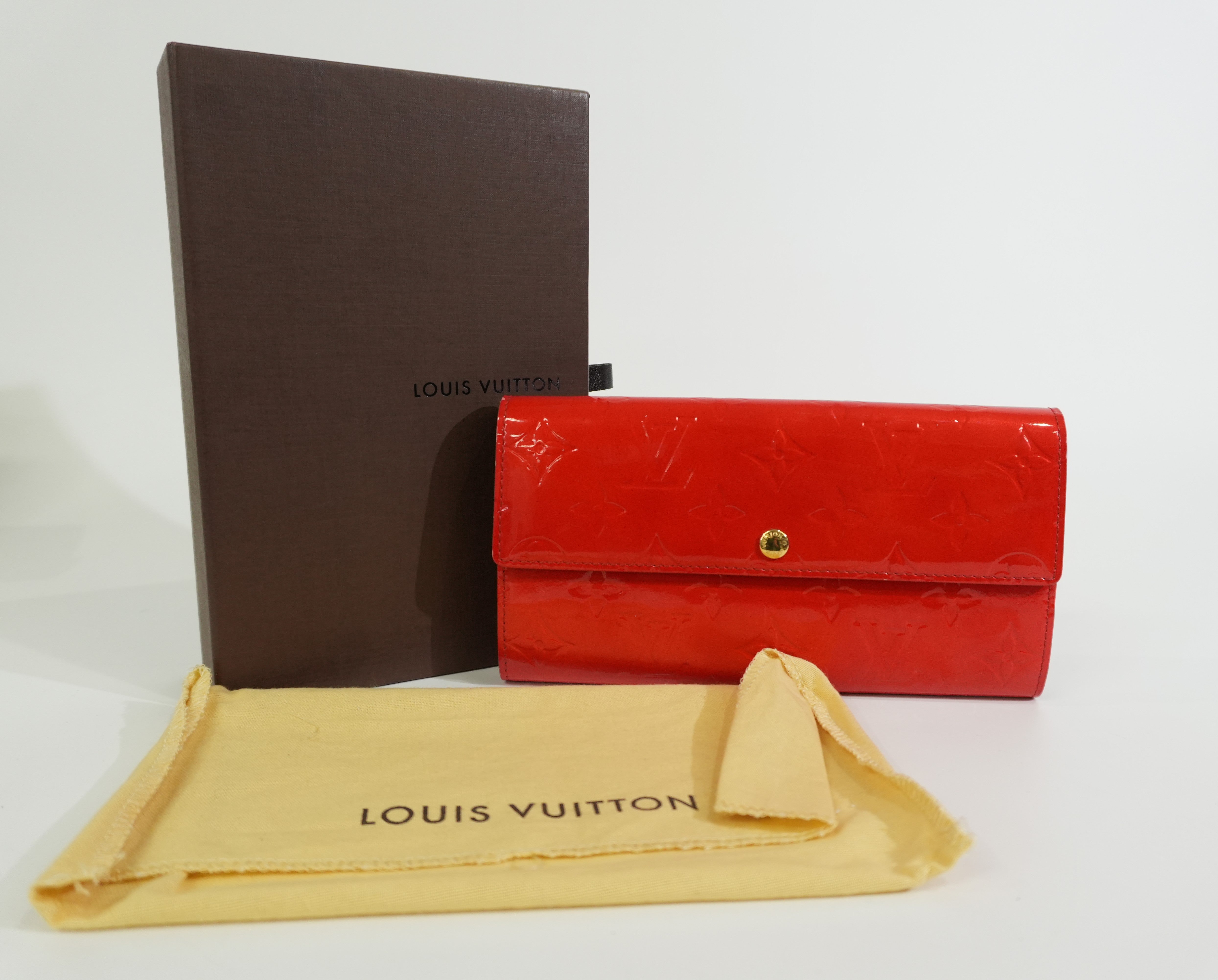 Pre-owned Louis Vuitton Vernis Sarah Wallet Red
