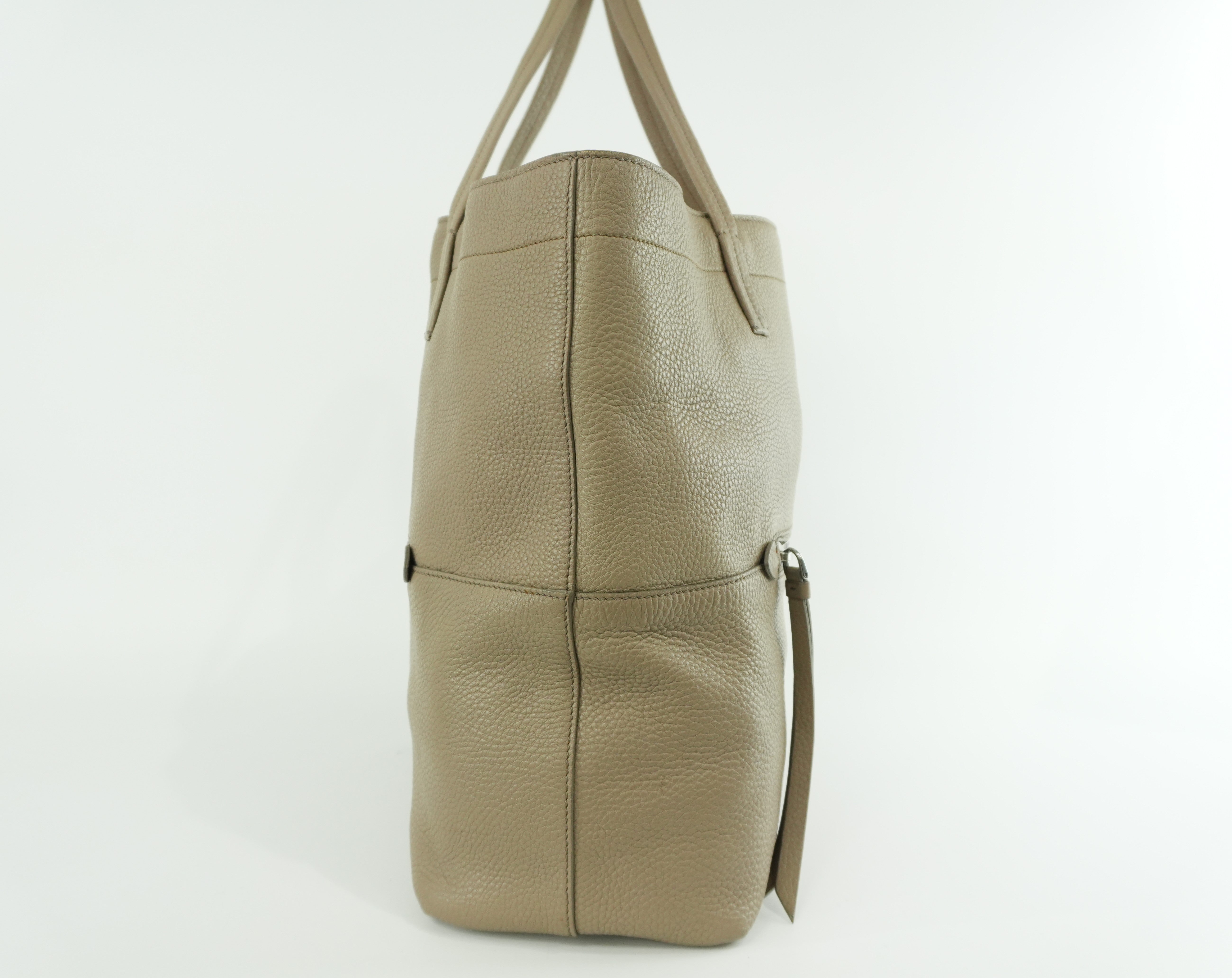 Pre-owned Miumiu Tote Bag Leather Beige