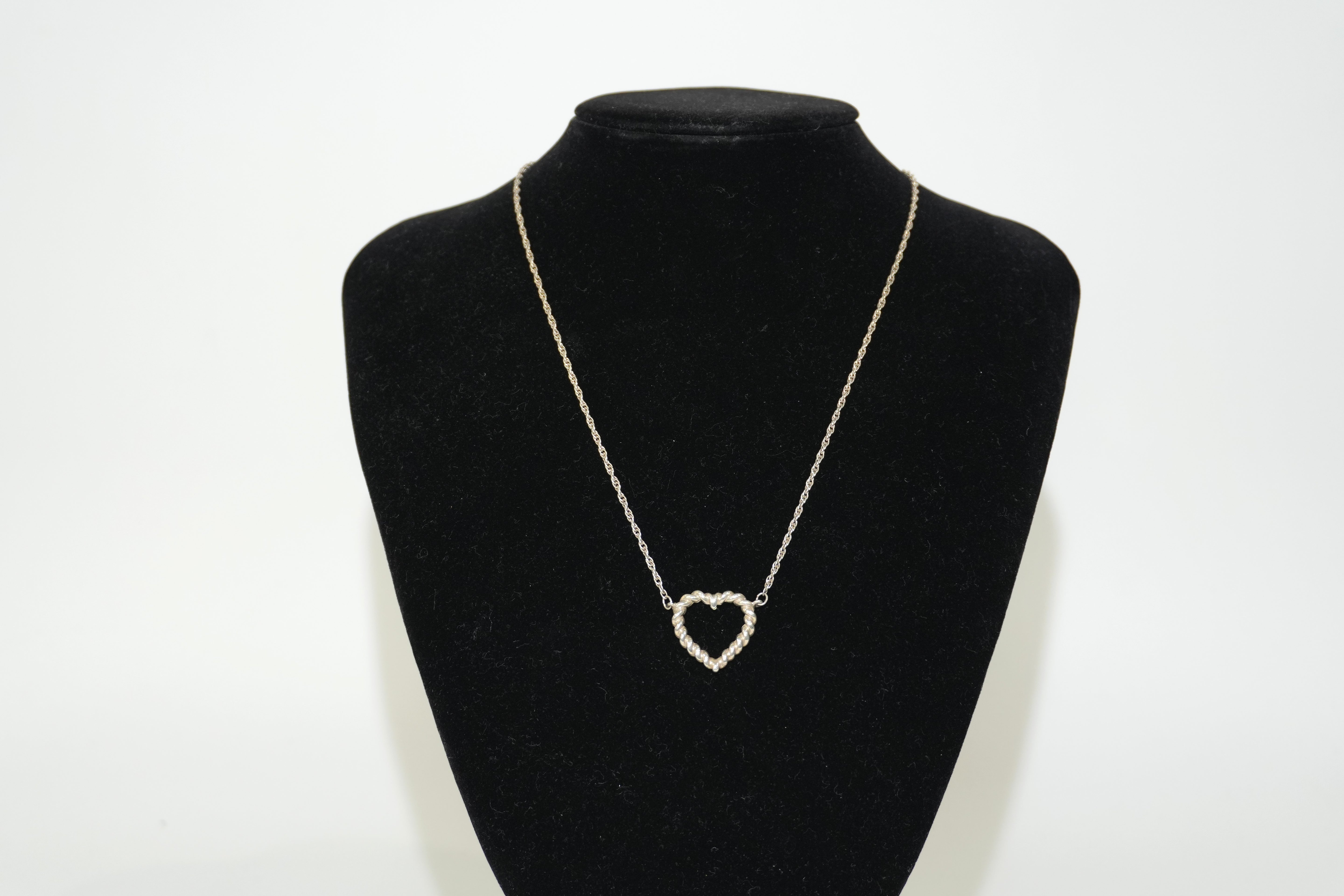 Pre-owned Tiffany & Co. Twisted Heart Necklace Silver