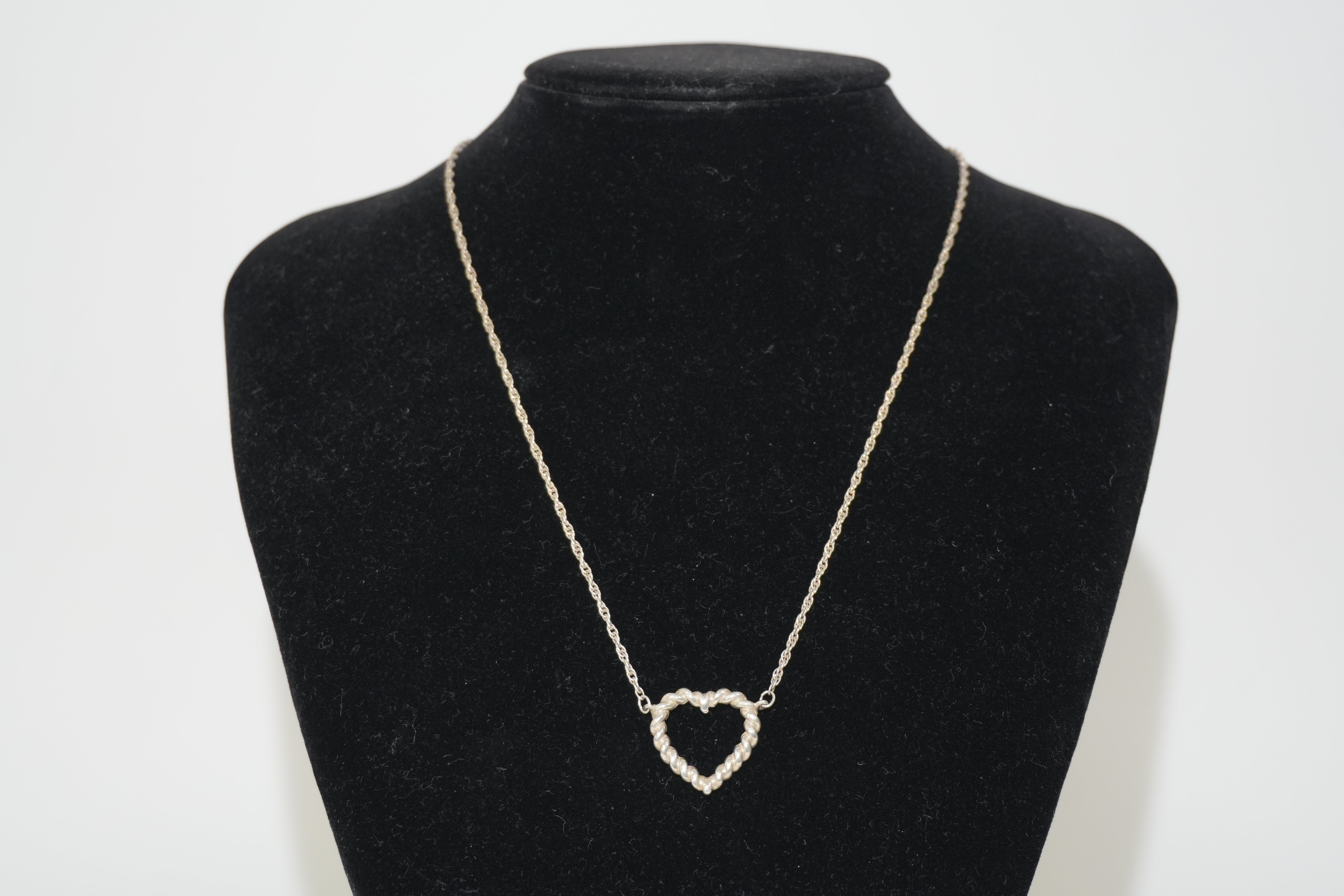 Pre-owned Tiffany & Co. Twisted Heart Necklace Silver