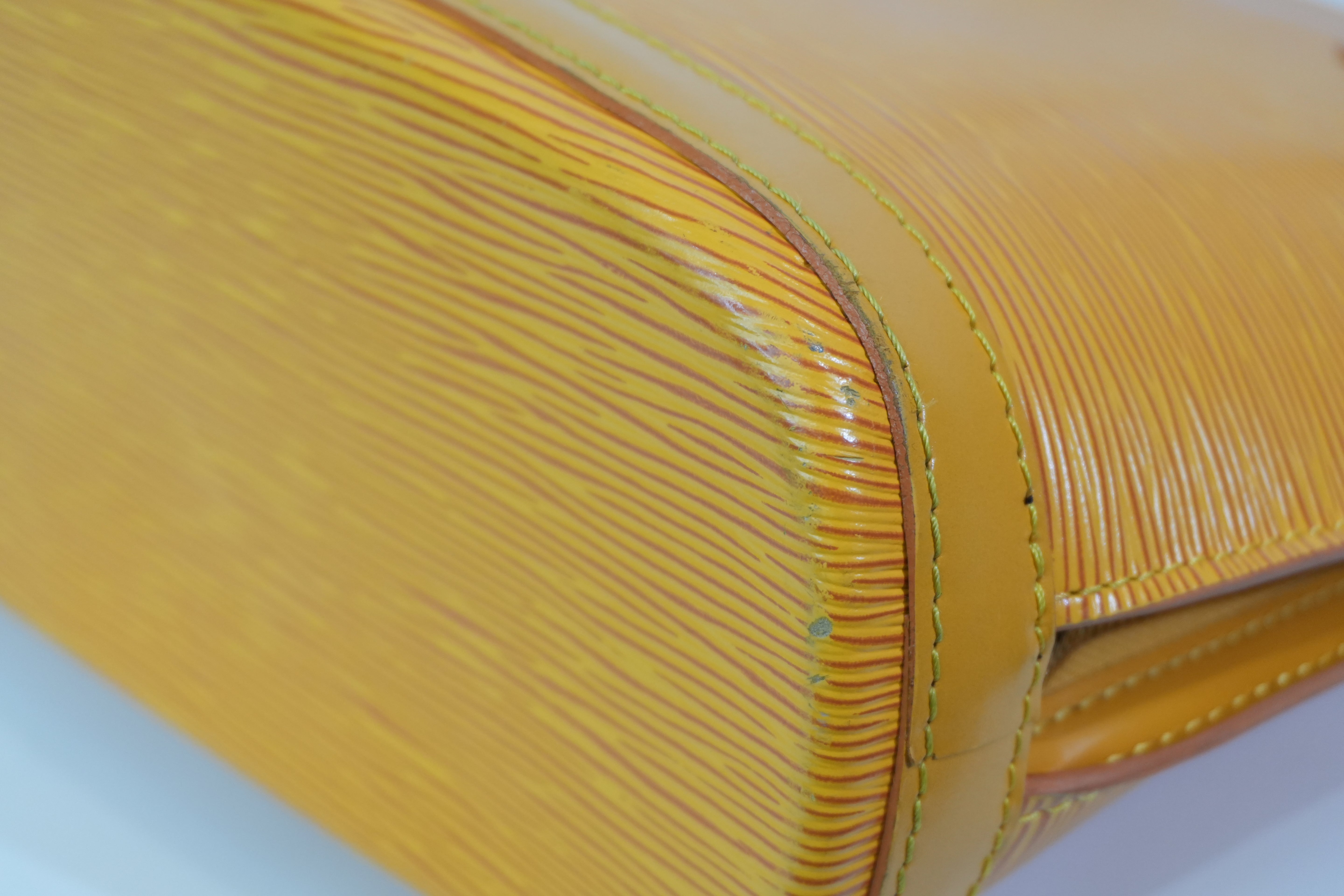 Pre-owned Louis Vuitton Epi Lussac Shoulder Bag Yellow