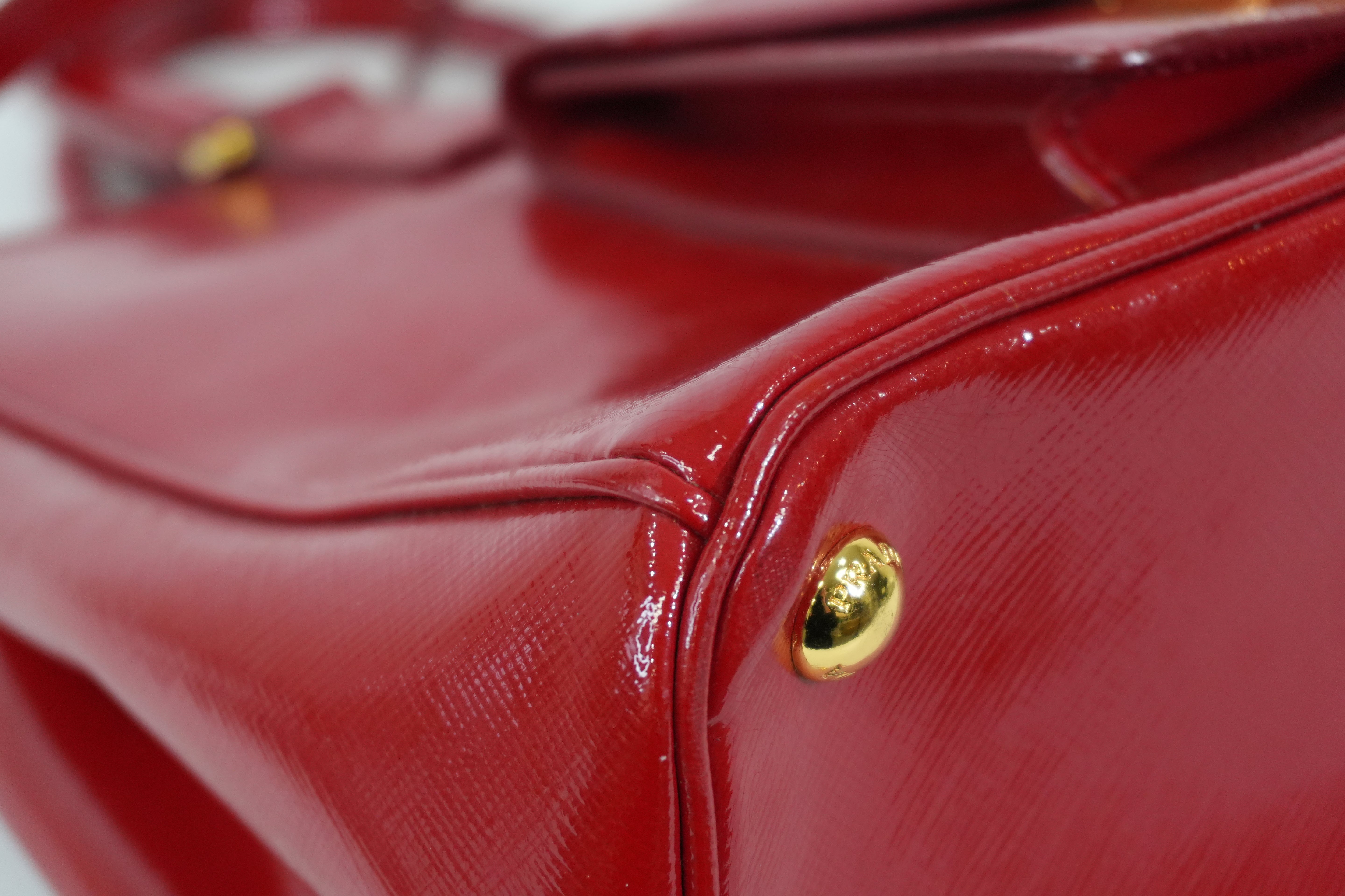 Pre-owned Prada Two Way Saffiano Vernice Galleria Shoulder Bag Red