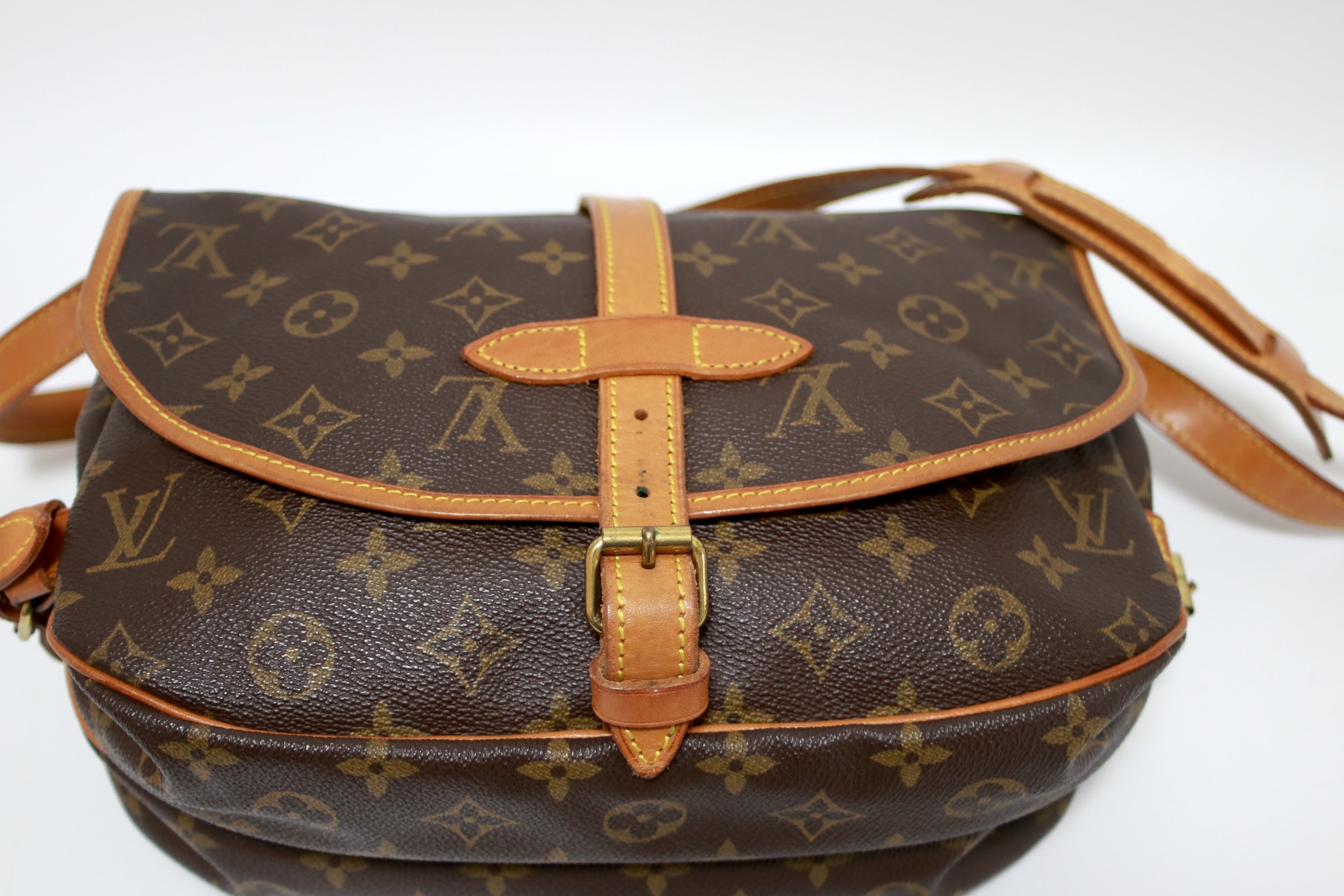Louis Vuitton Saumur 30 Crossbody Bag Used