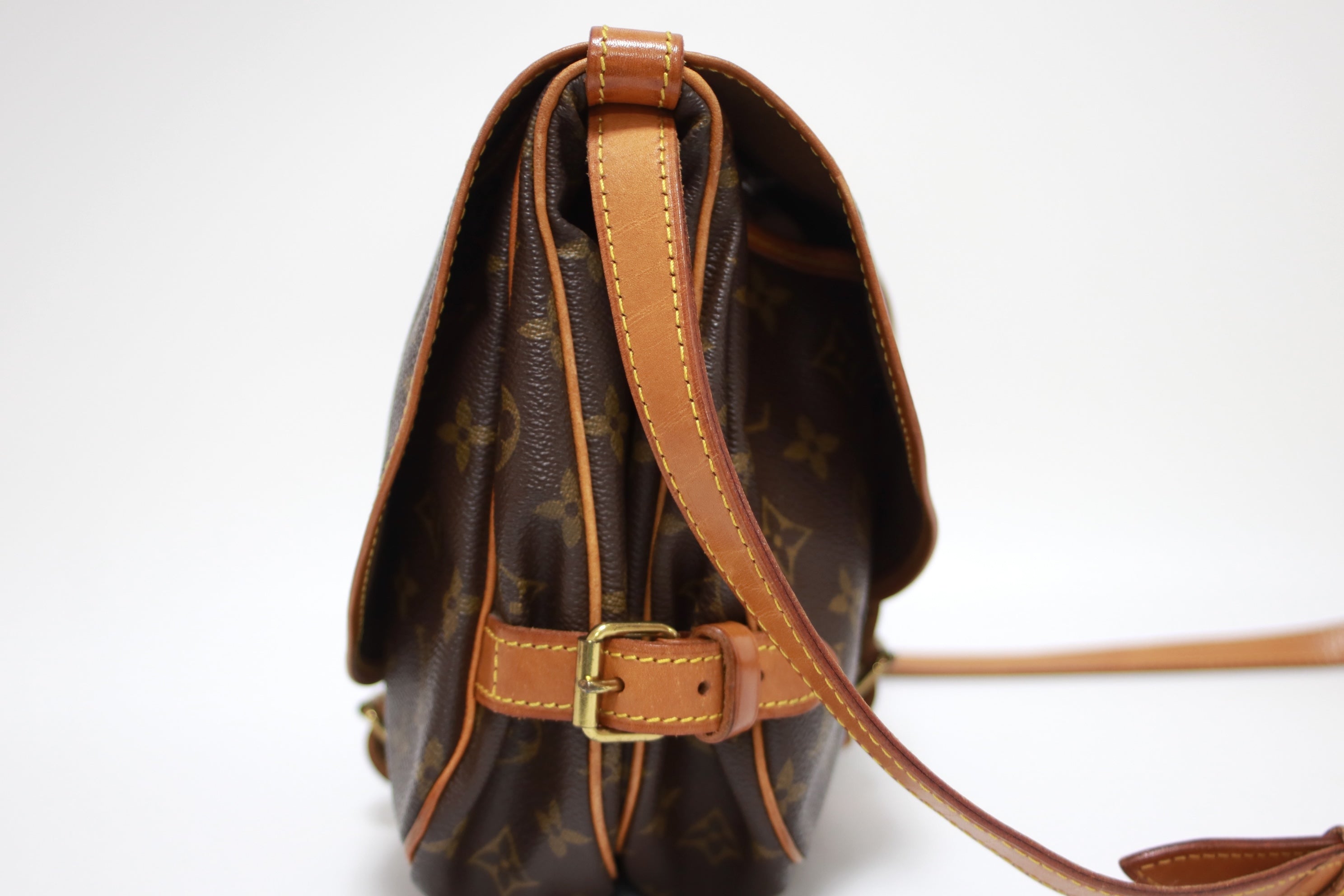 Louis Vuitton Saumur 30 Crossbody Bag Used