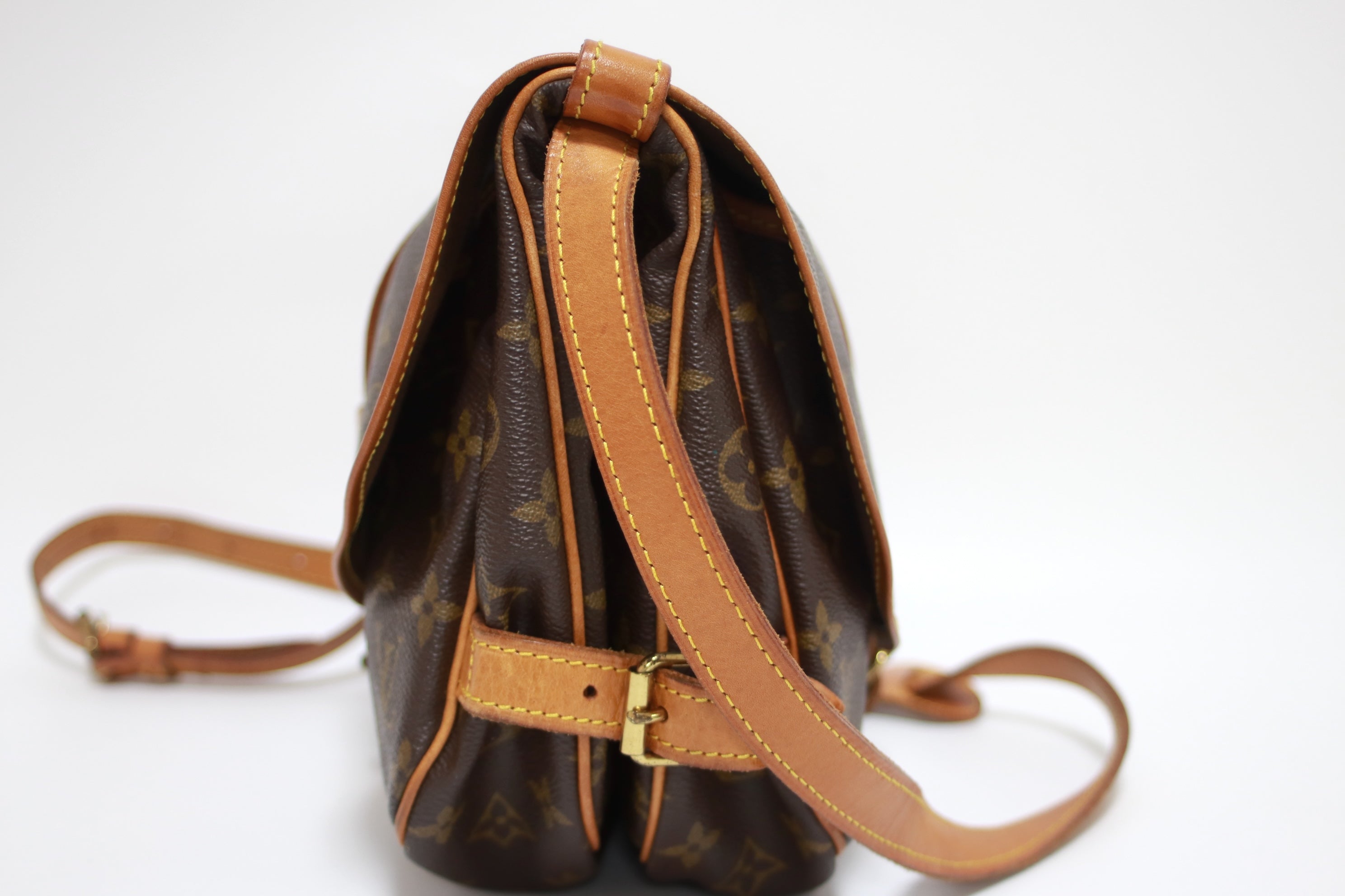 Louis Vuitton Saumur 30 Crossbody Bag Used