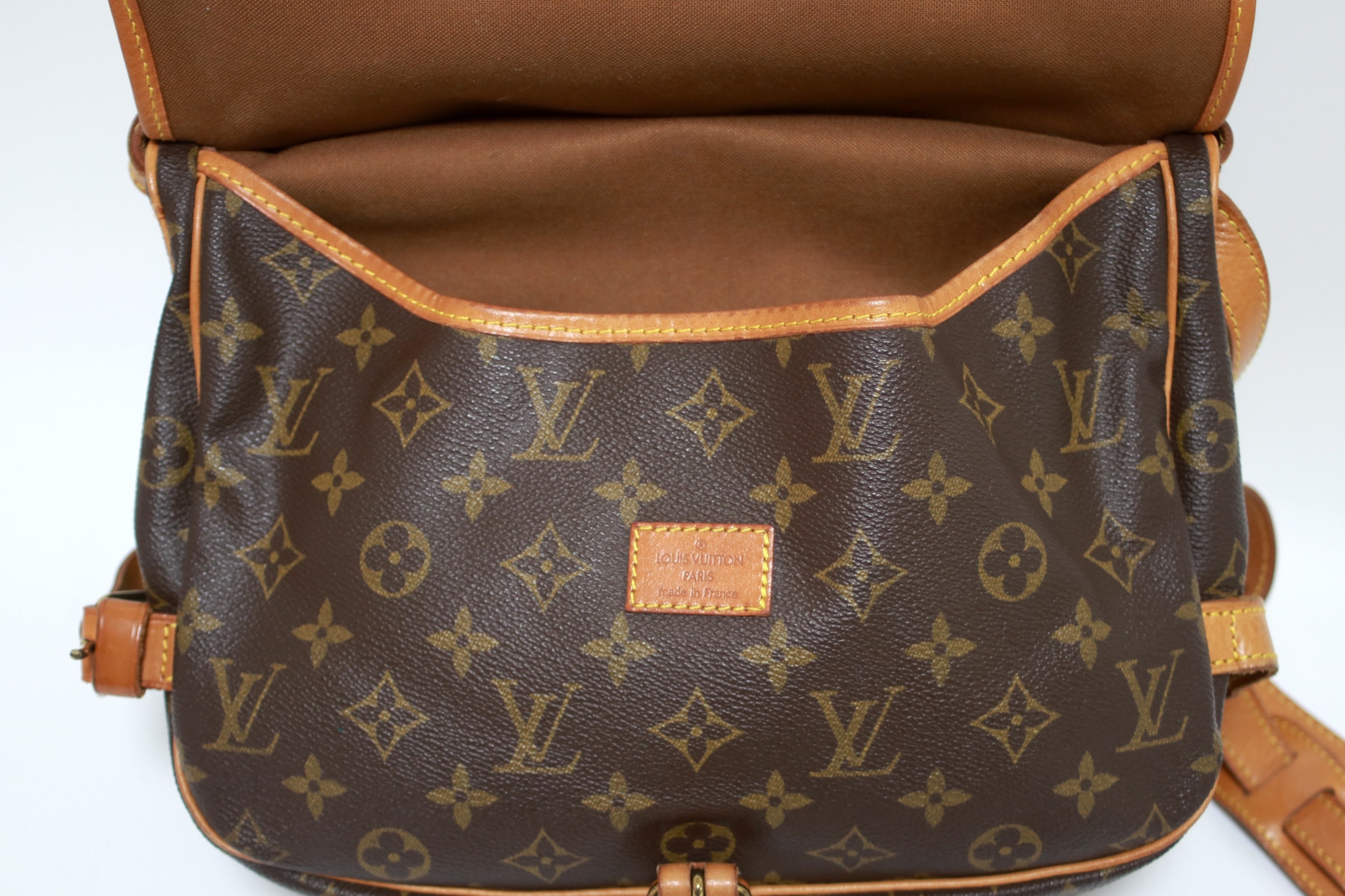Louis Vuitton Saumur 30 Crossbody Bag Used