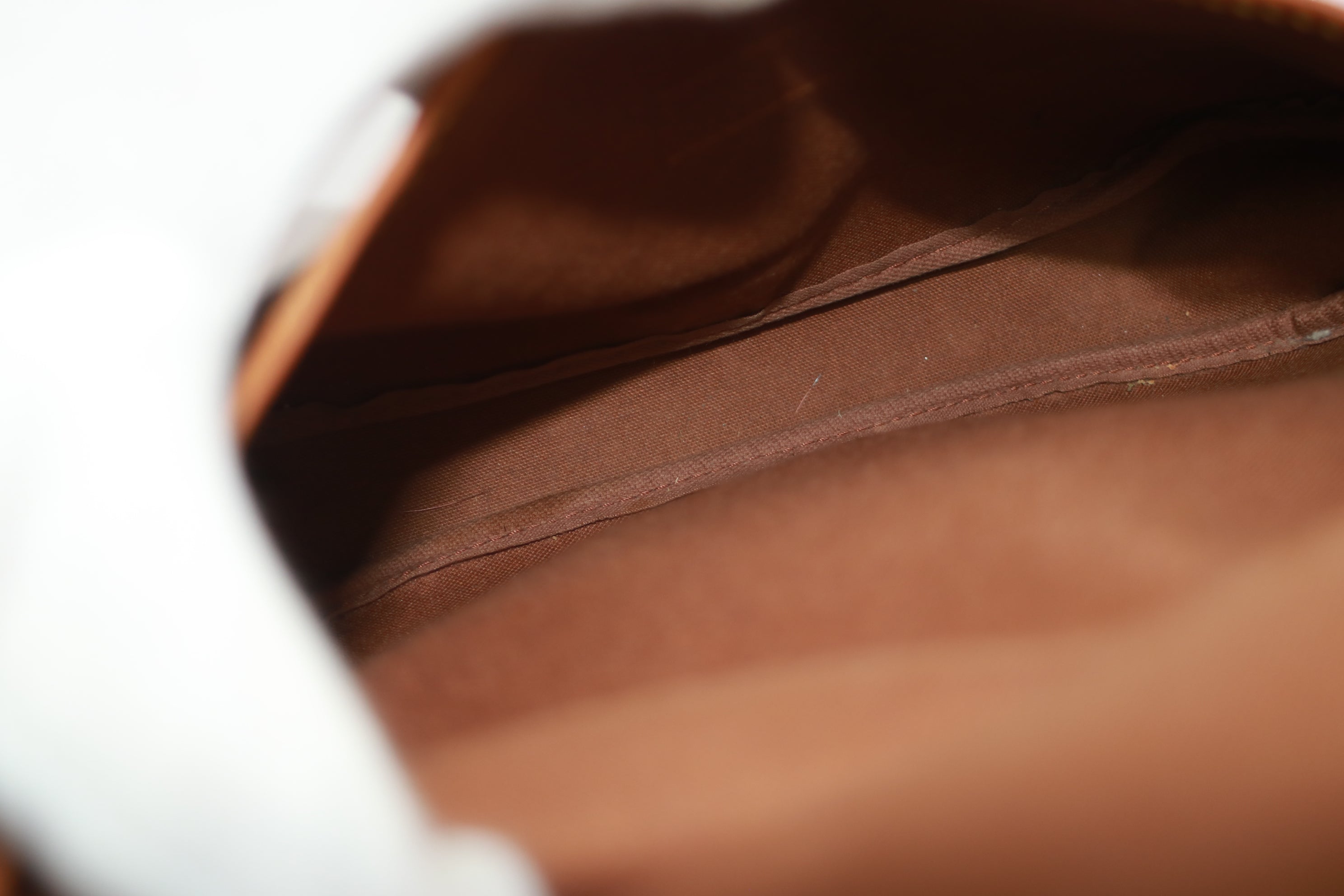 Louis Vuitton Saumur 30 Crossbody Bag Used