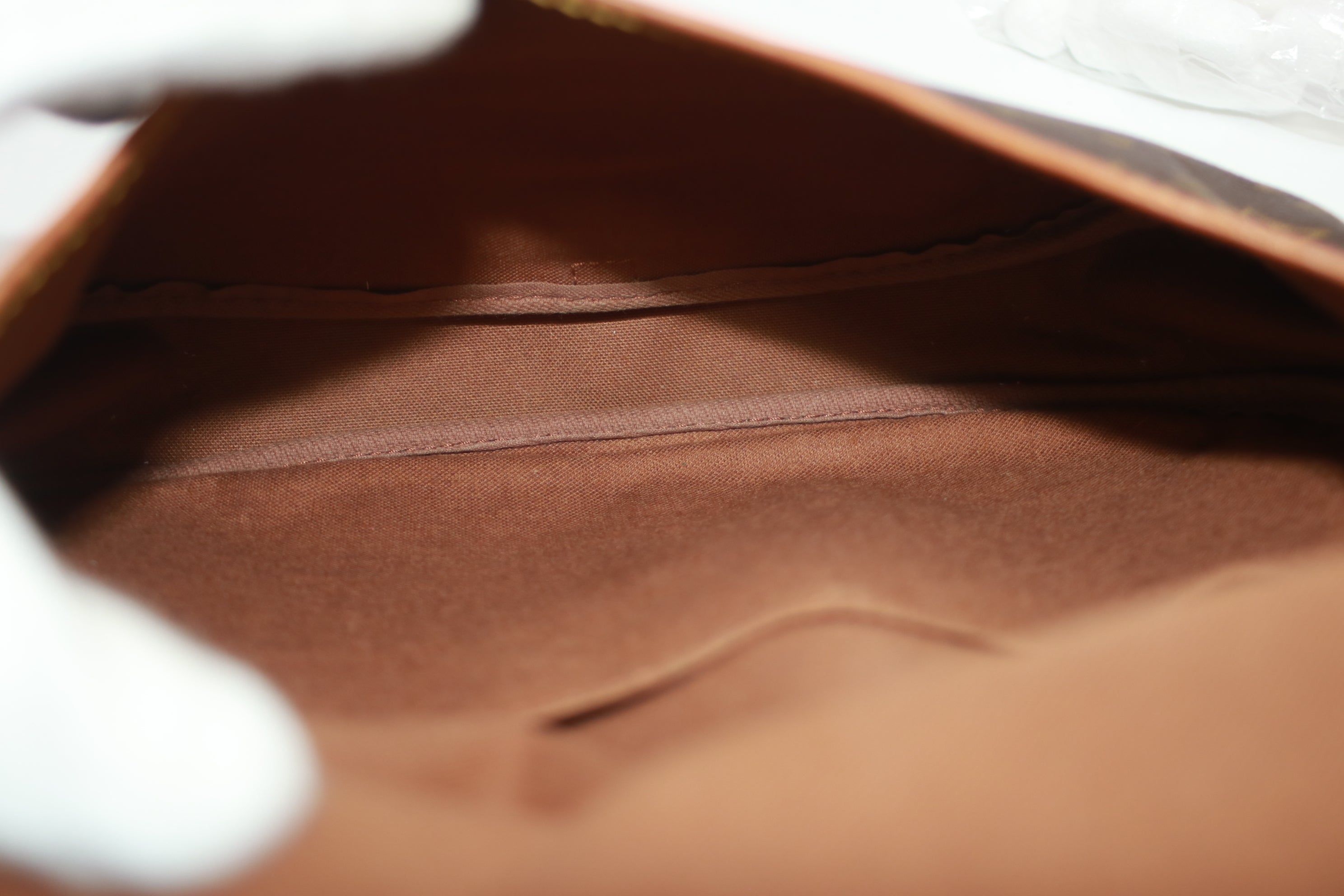 Louis Vuitton Saumur 30 Crossbody Bag Used