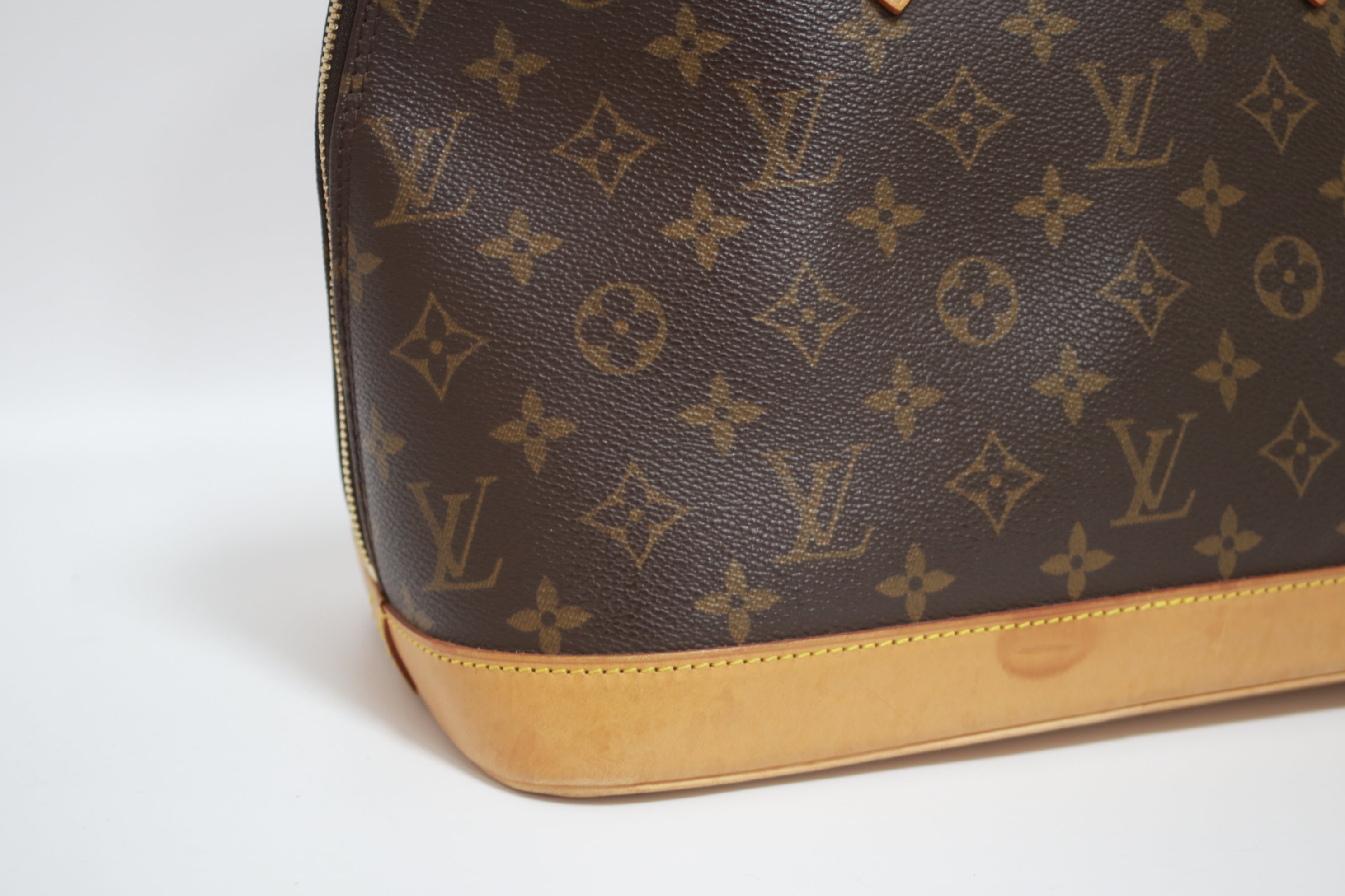 Louis Vuitton Alma PM Handbag Used