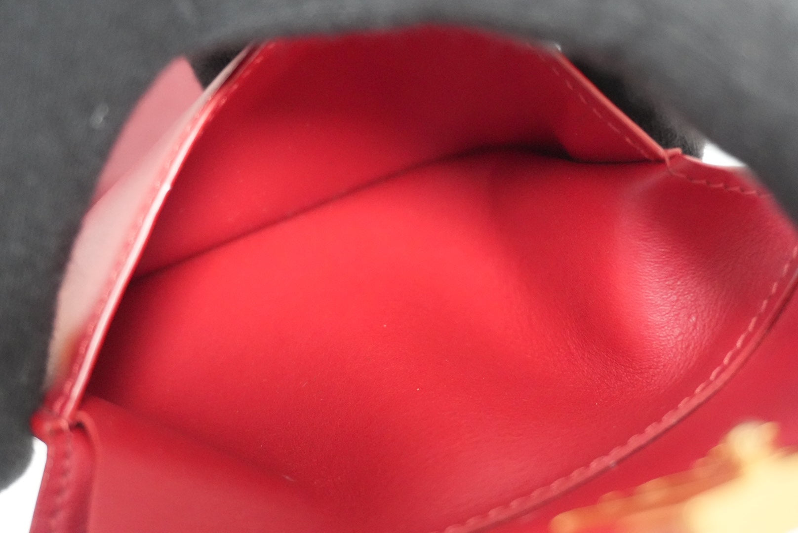 Louis Vuitton Capucine Compact Wallet Used