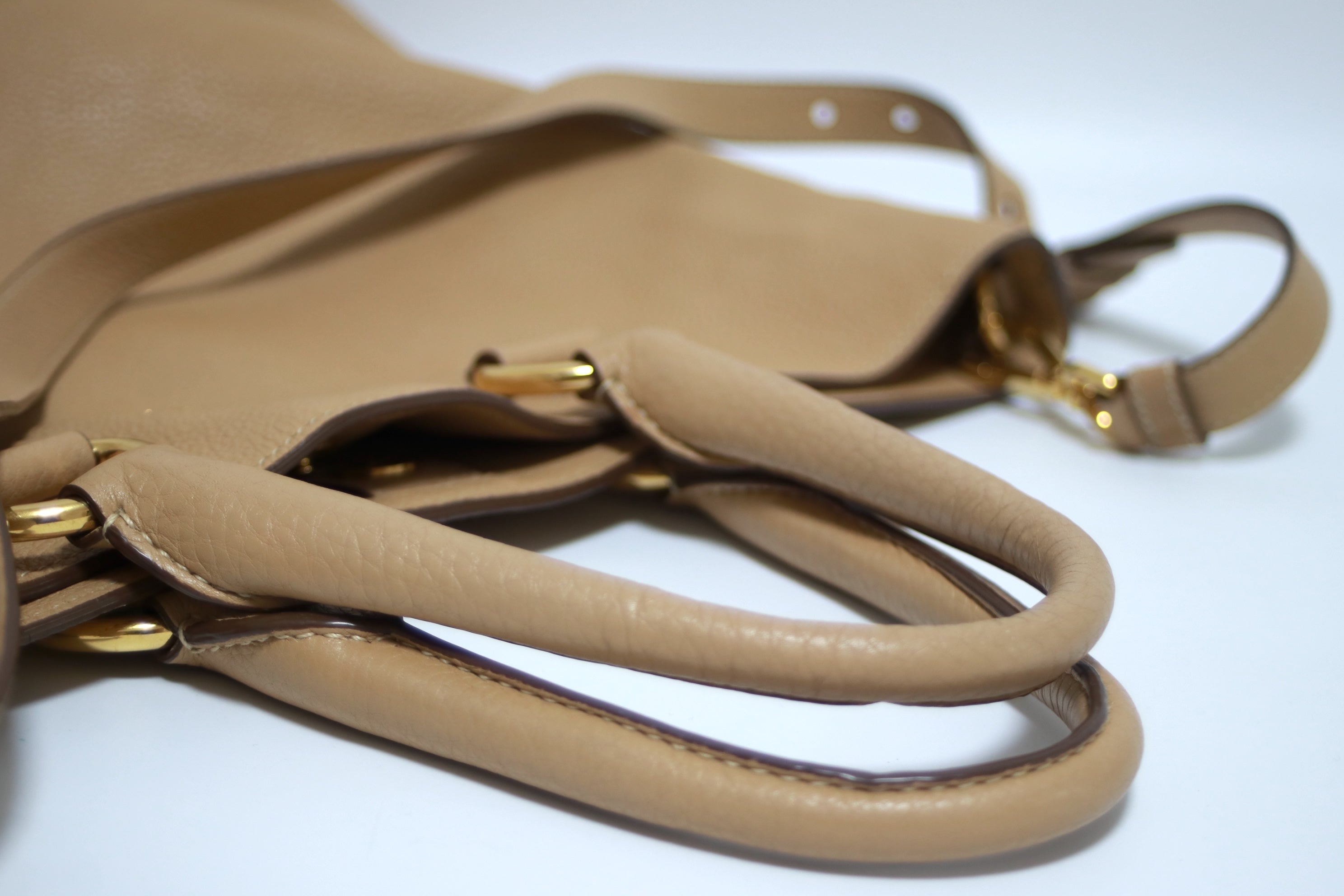 Borsa Prada Vitello Daino in pelle bidirezionale usata