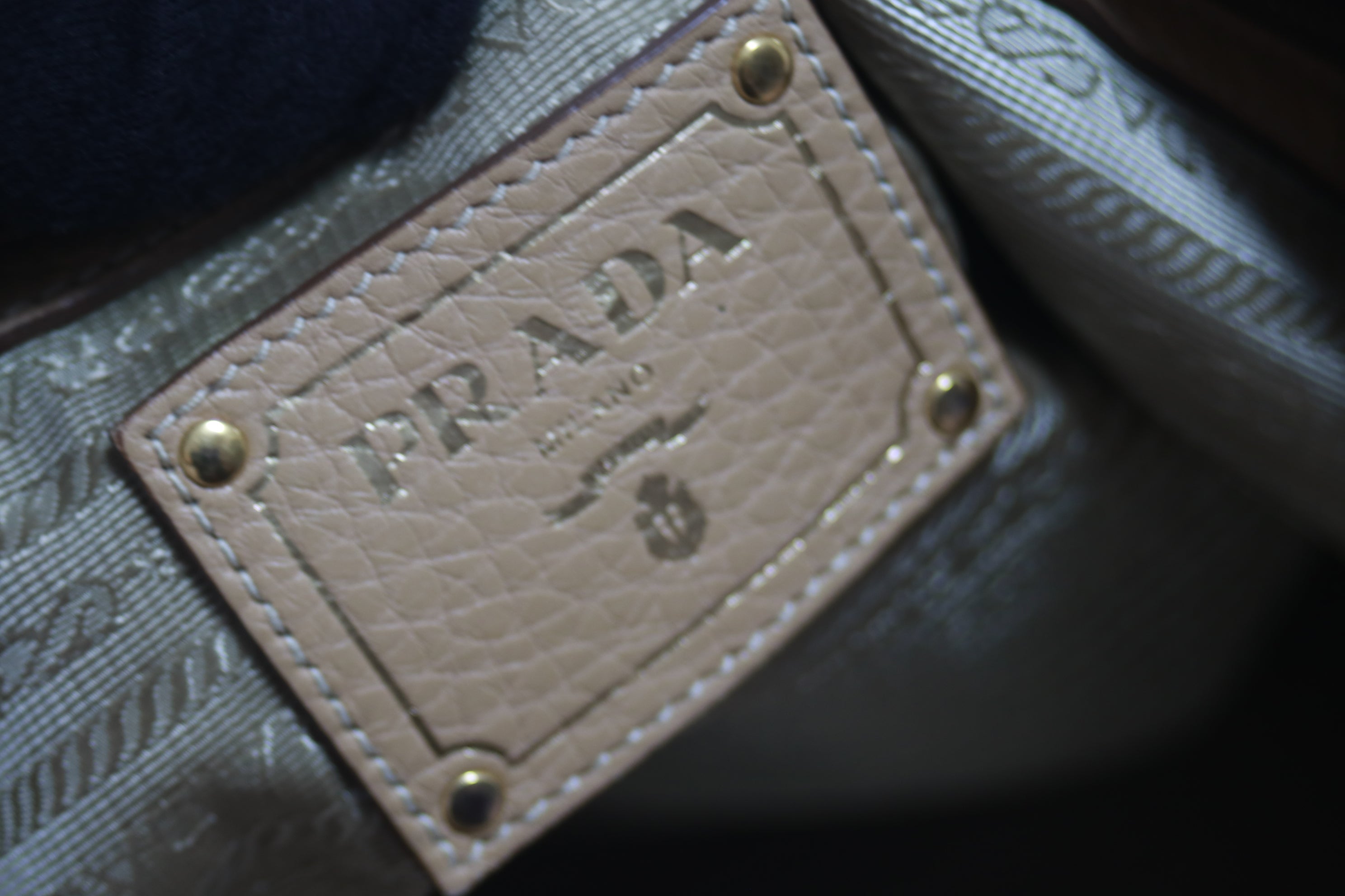 Borsa Prada Vitello Daino in pelle bidirezionale usata