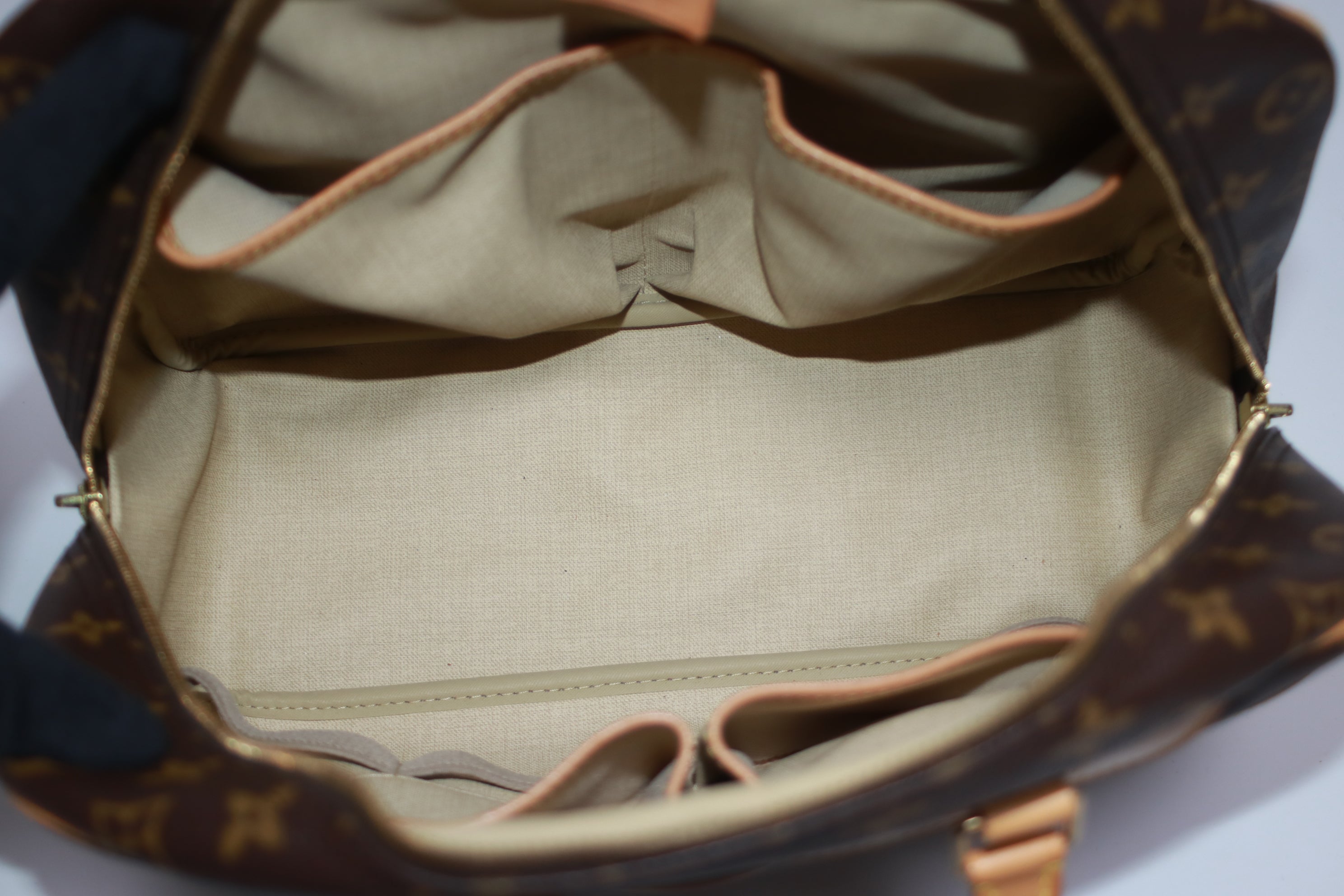 Louis Vuitton Deauville Handbag Used