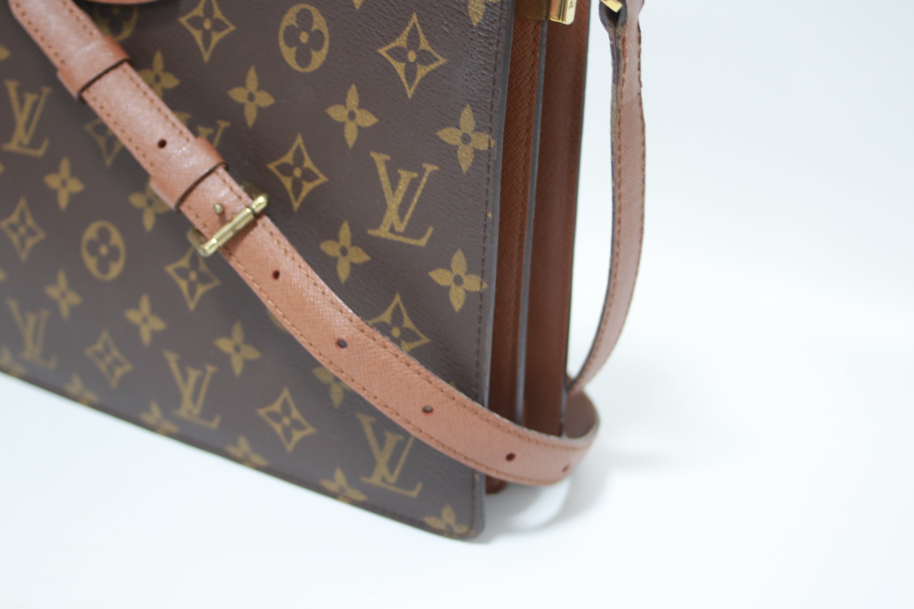 Louis Vuitton Courcelles Shoulder Bag Used