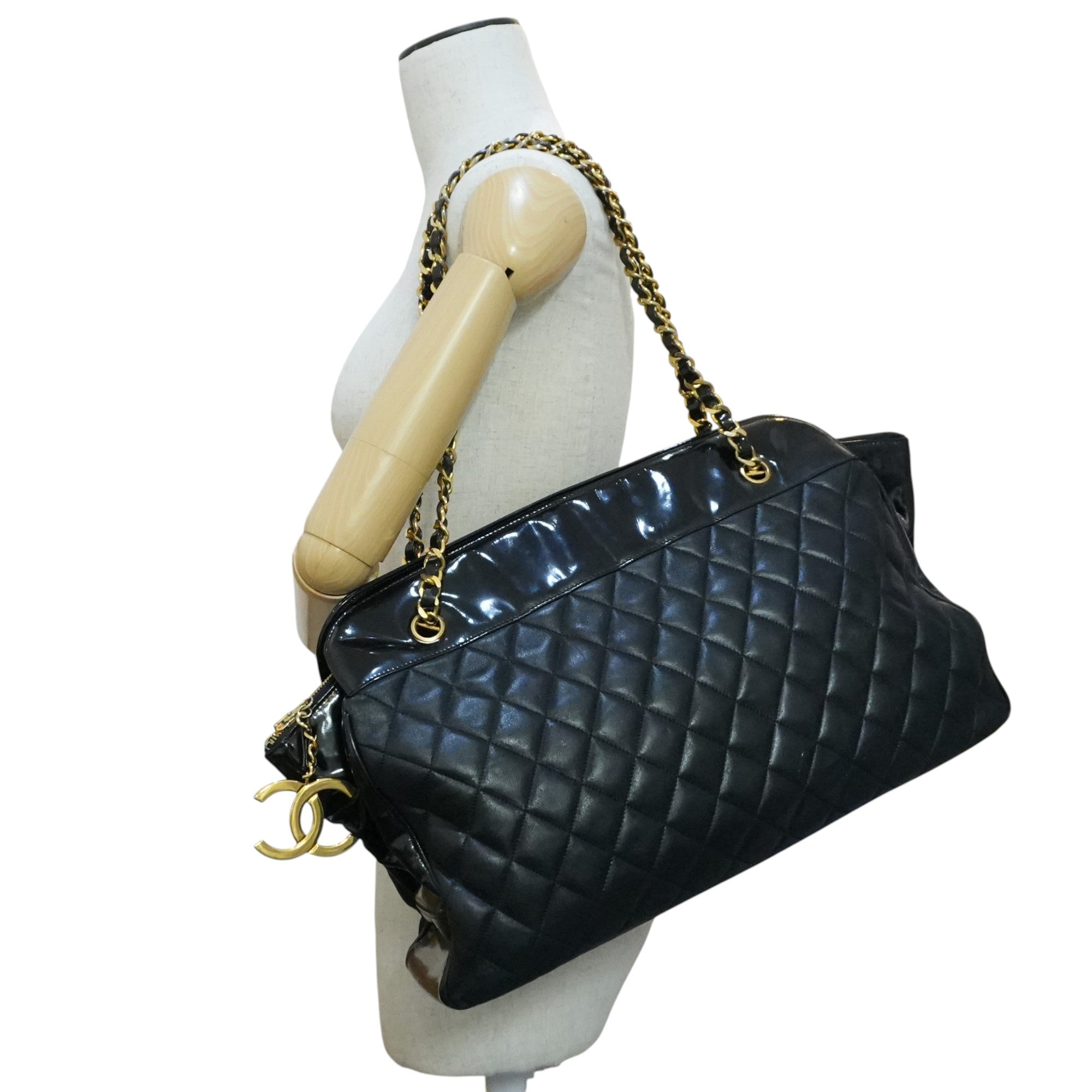 Pre-owned Chanel Lambskin Leather Chain Tote Bag Black