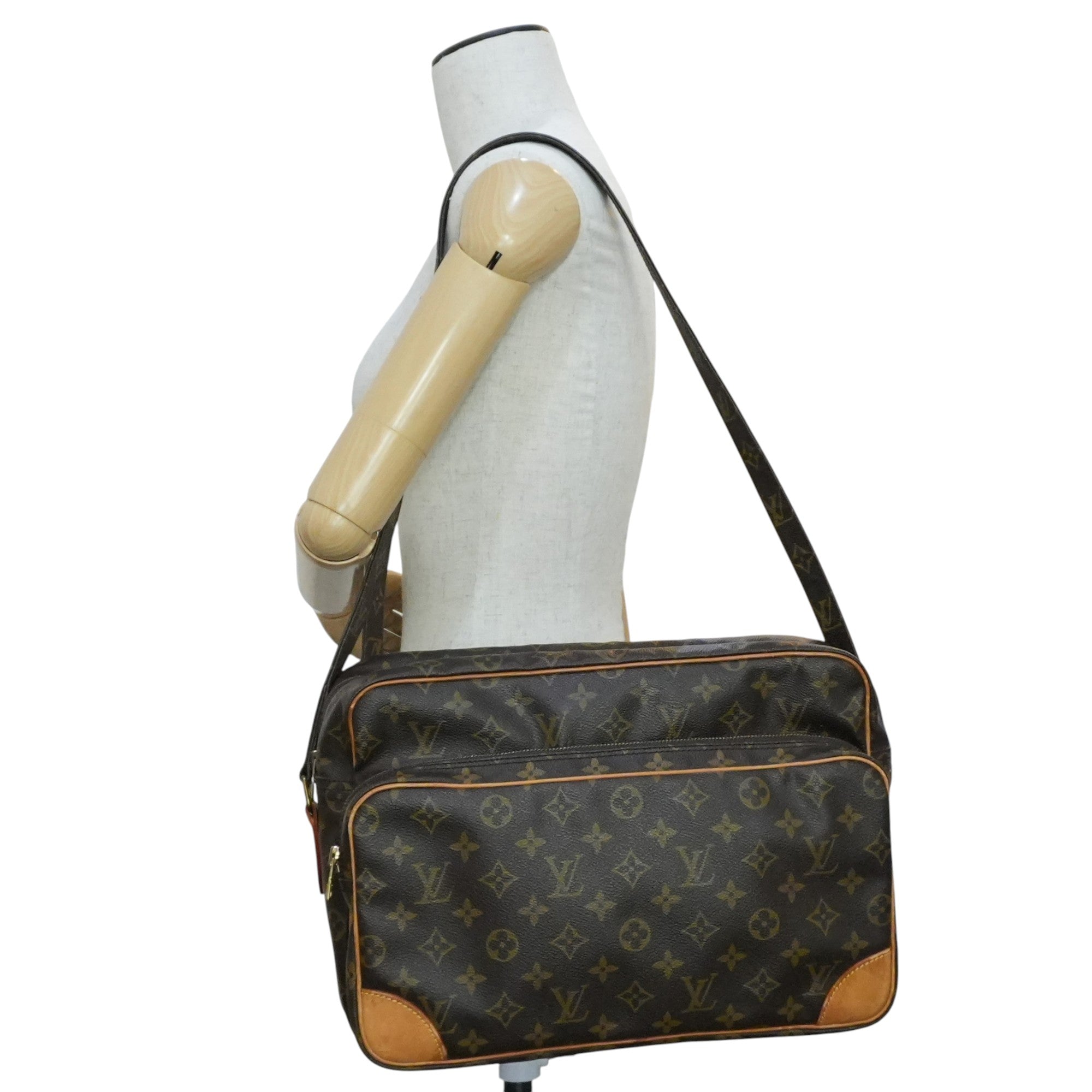 Pre-owned Louis Vuitton Monogram Nile Size 33 Shoulder Bag
