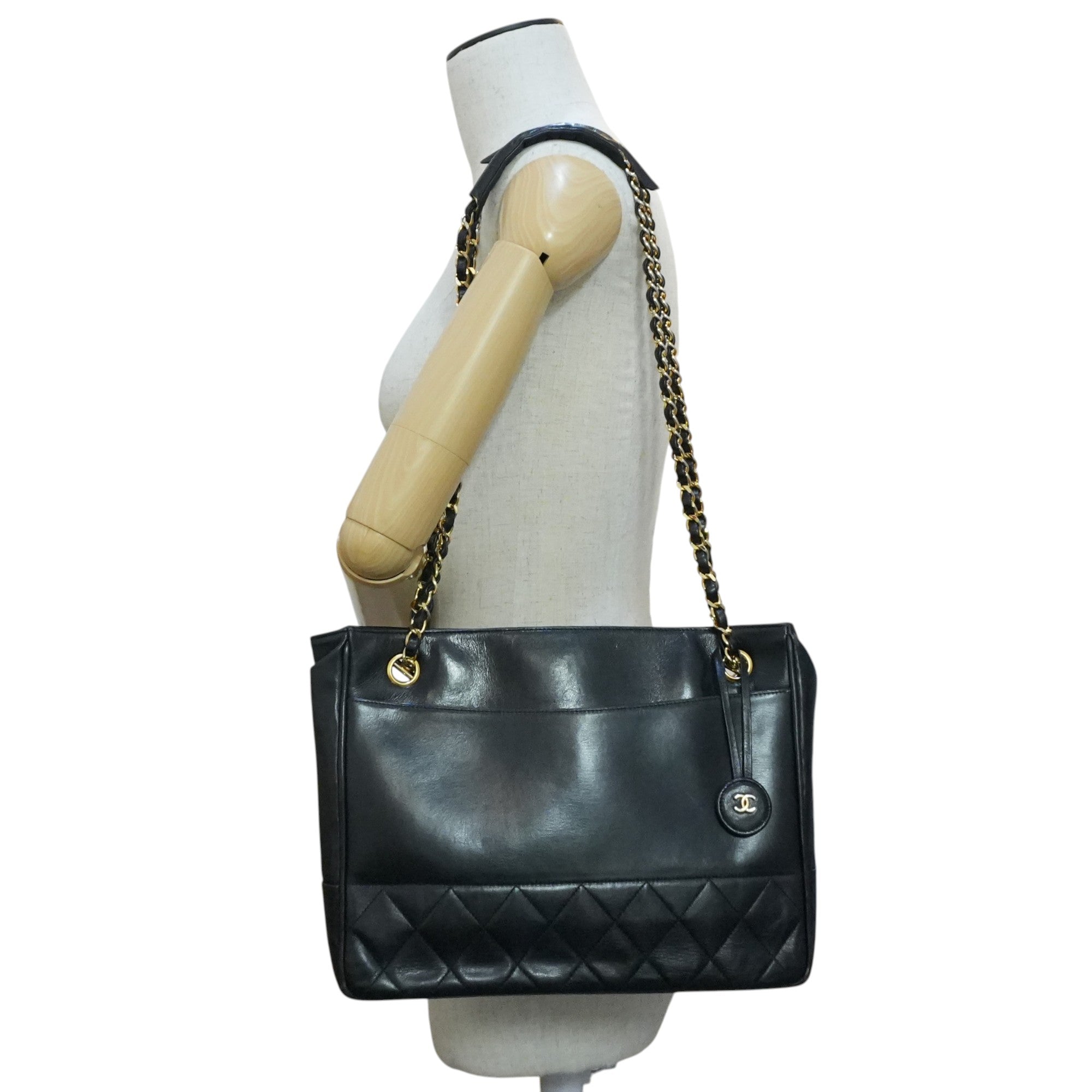 Pre-owned Chanel Lambskin Leather Chain Shoulder Bag Black