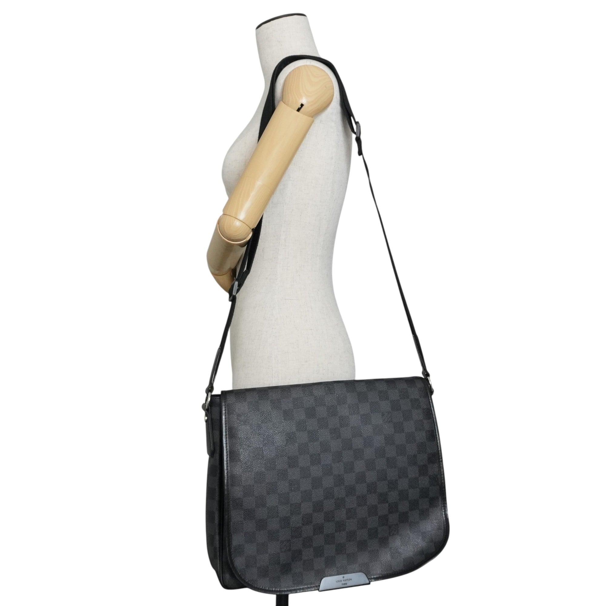 Pre-owned Louis Vuitton Damier Graphite Daniel MM Messenger Bag