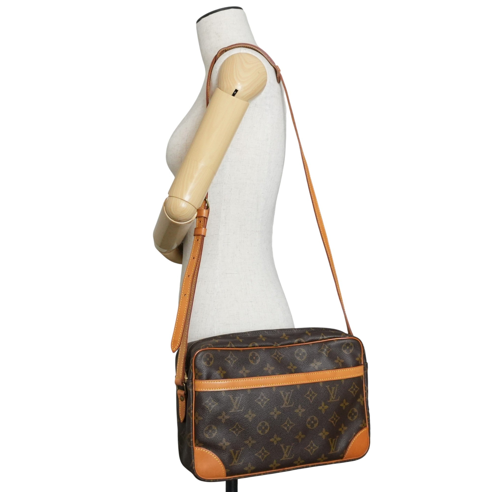 Pre-owned Louis Vuitton Monogram Trocadero GM Shoulder Bag