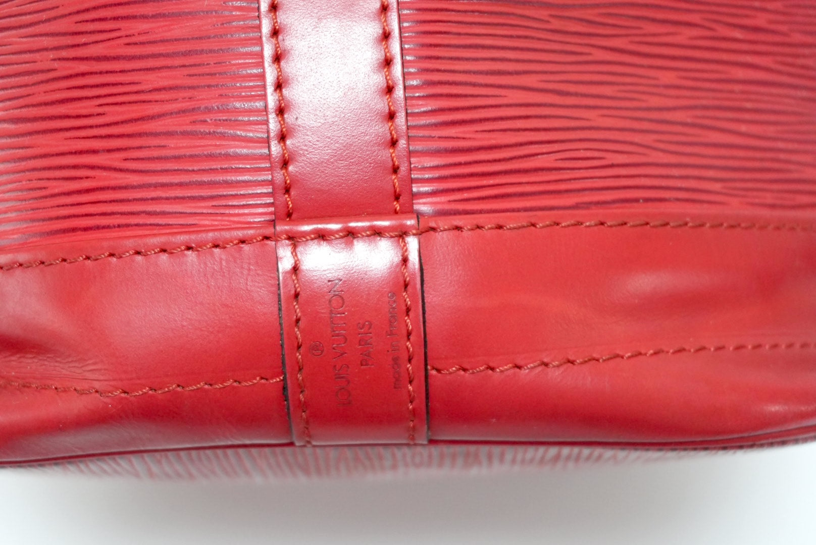 Borsa a tracolla Louis Vuitton Noe GM Epi Red Bucket usata