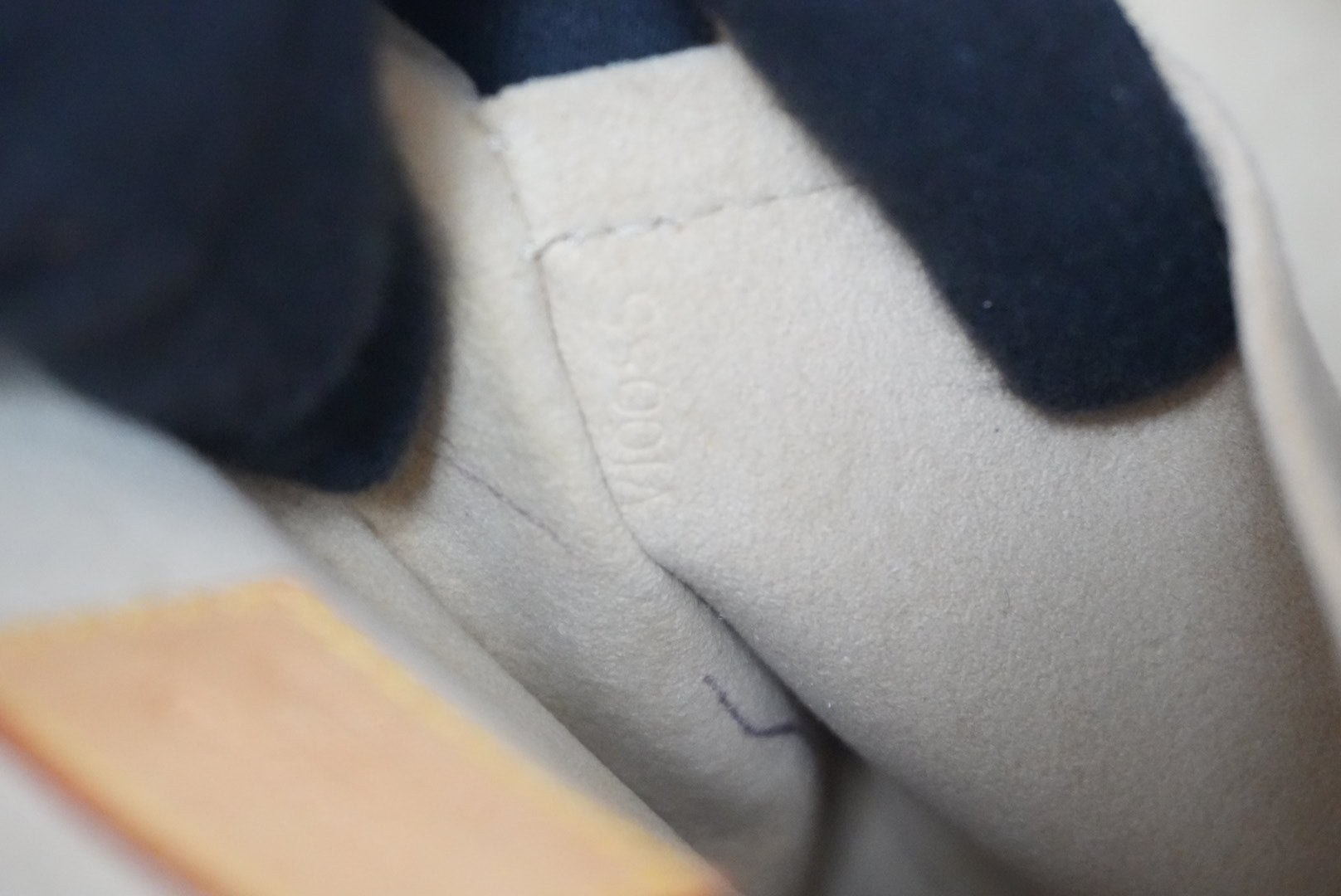 Louis Vuitton Manhattan PM Handbag Used