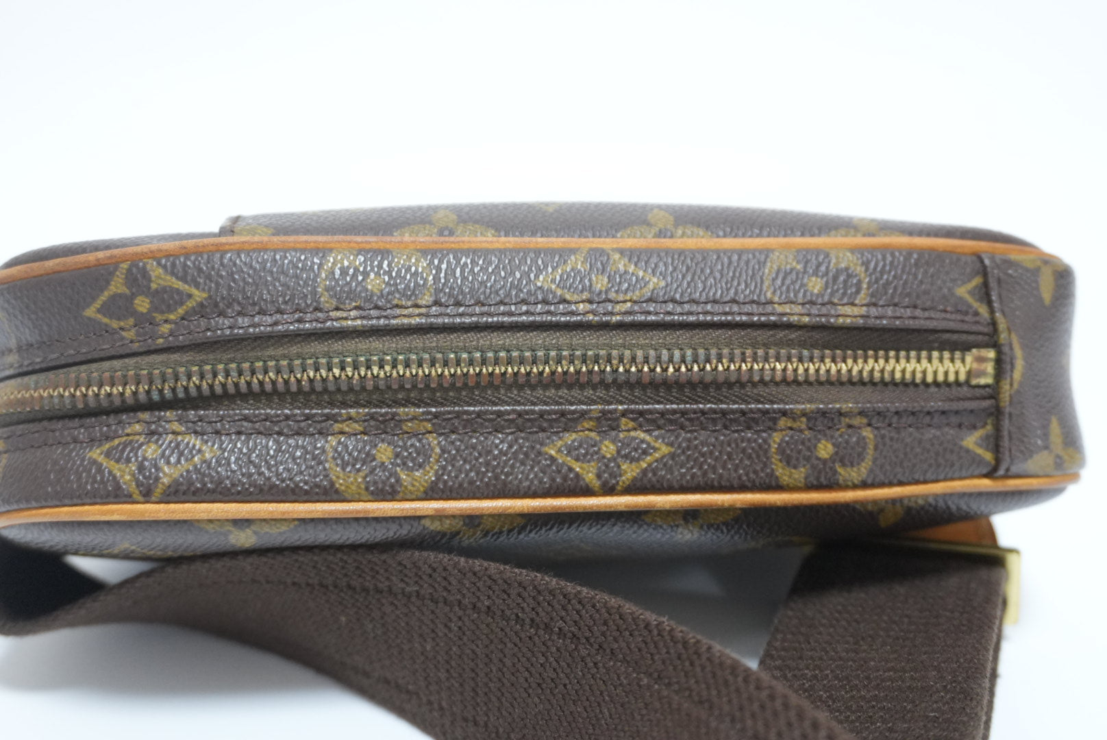 Louis Vuitton Pochette Gange Body Bag Used