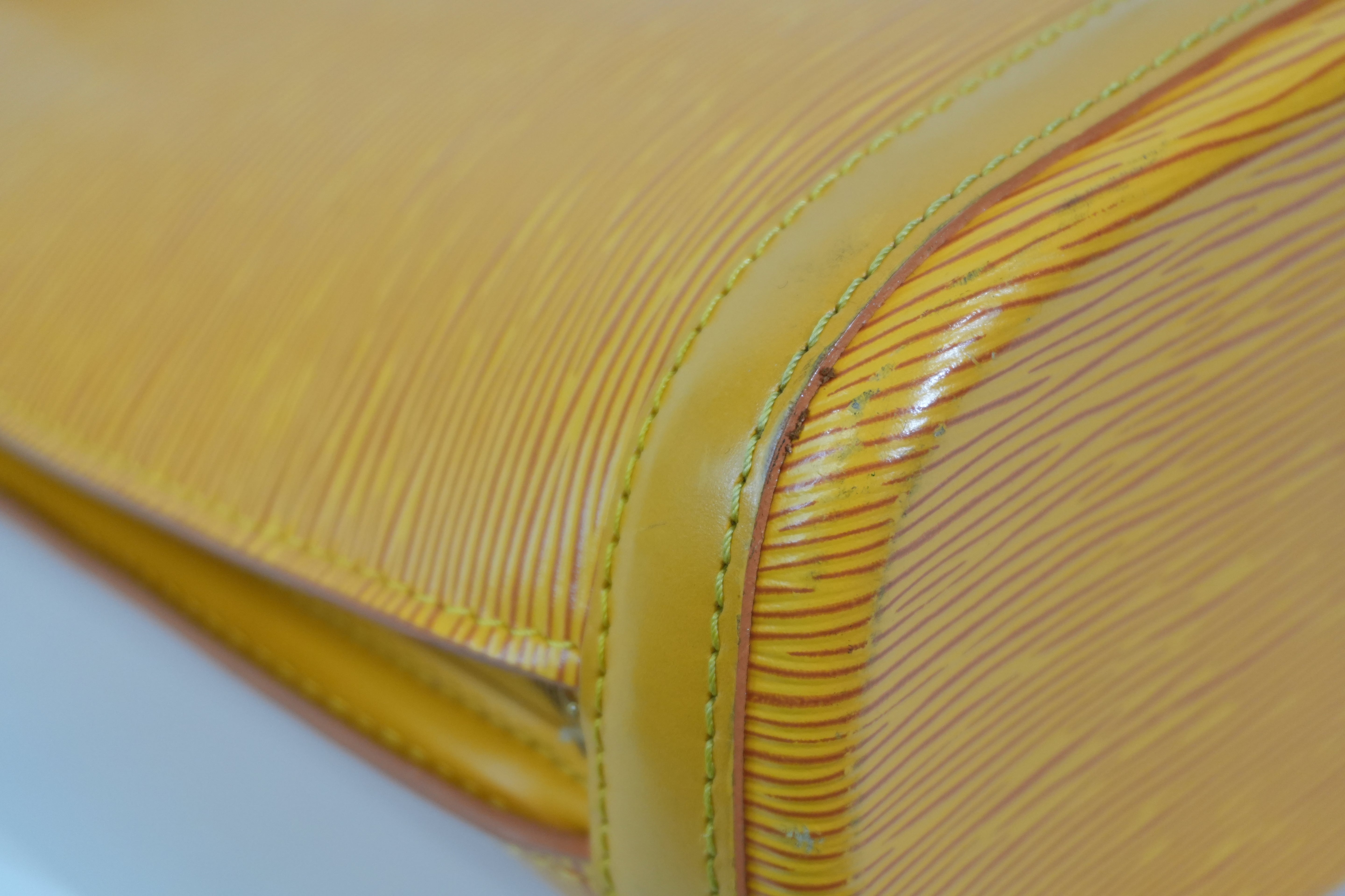 Pre-owned Louis Vuitton Epi Lussac Shoulder Bag Yellow