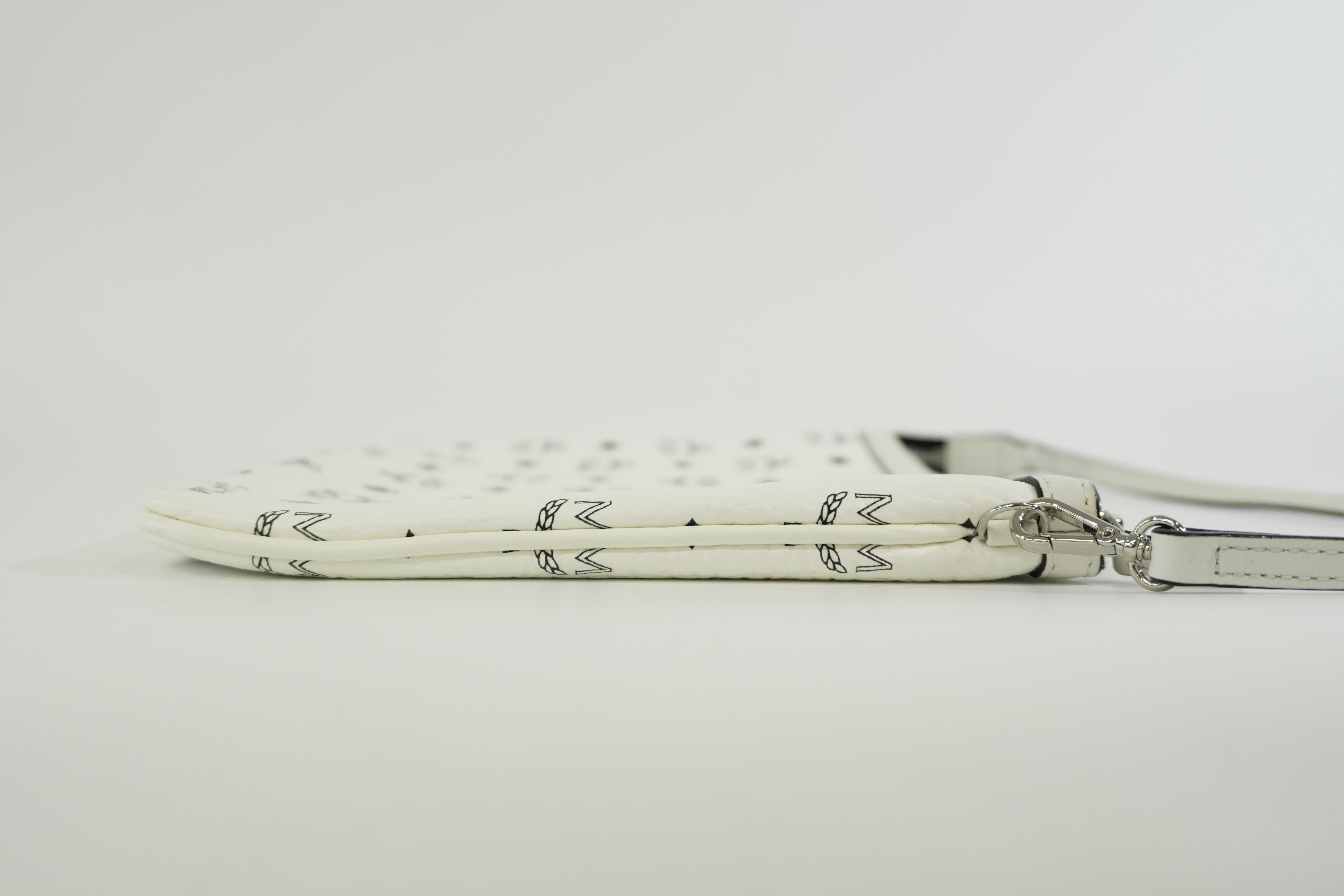 Pre-owned MCM Pouch White