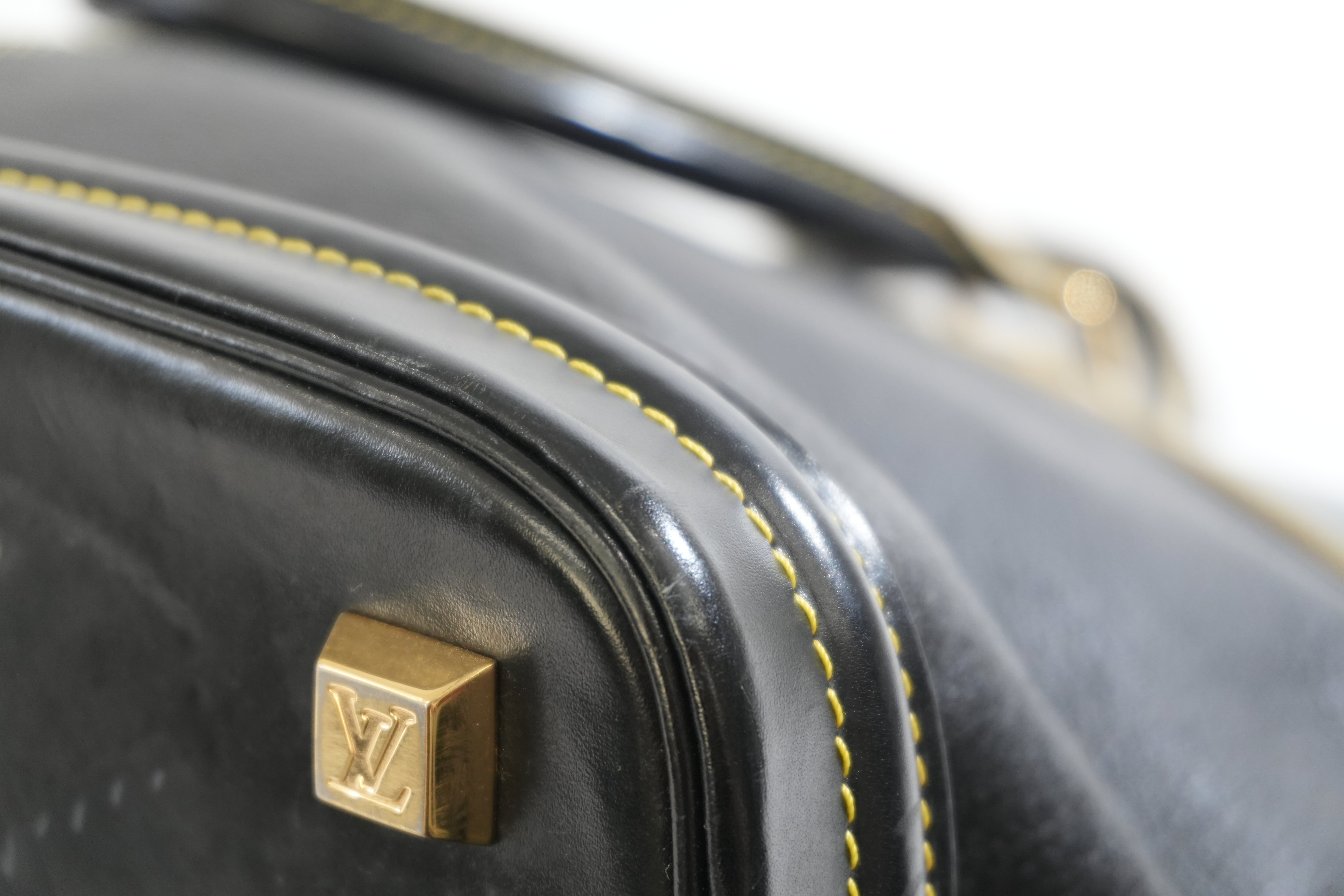 Pre-owned Louis Vuitton Lock It Suhali Handbag Black