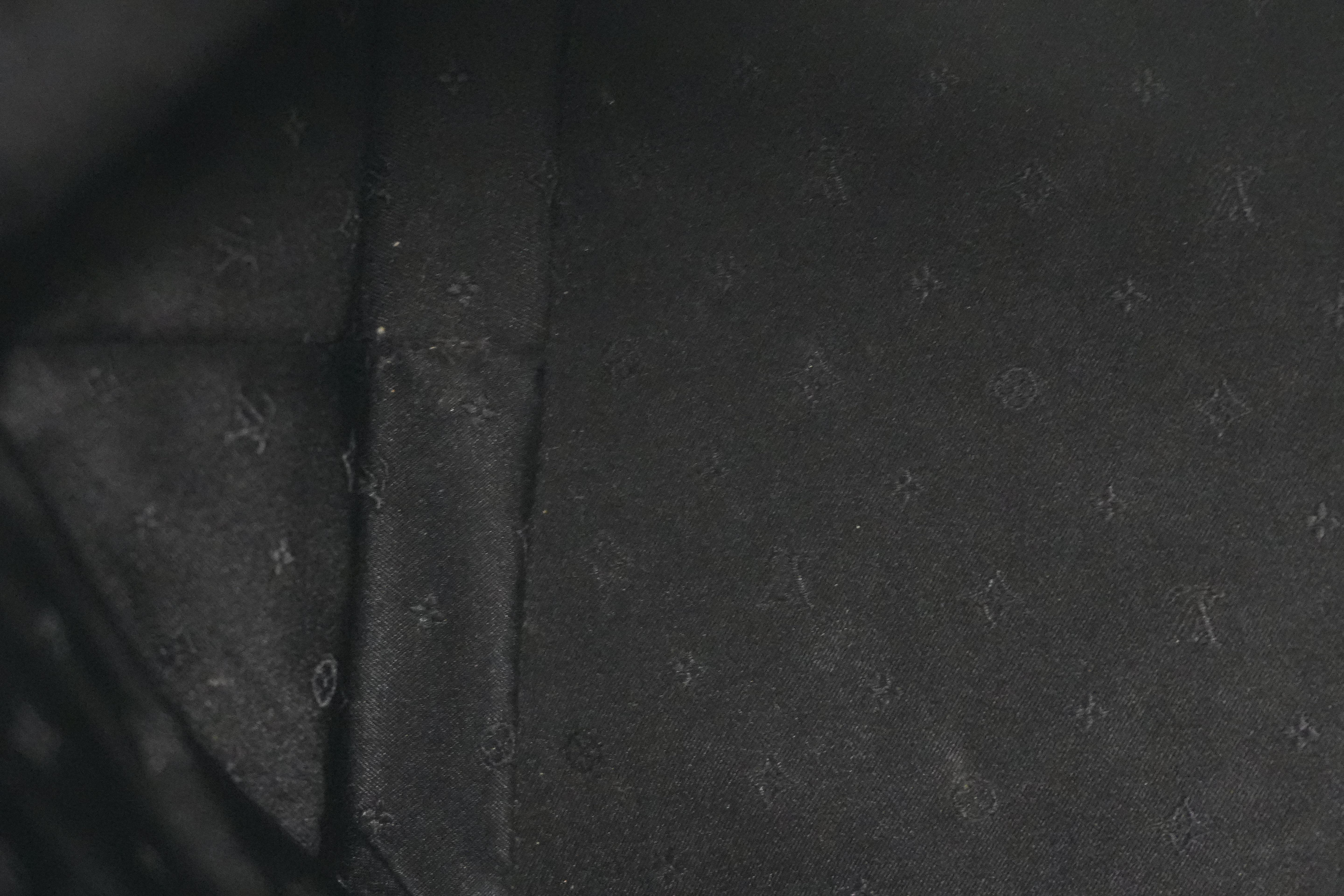 Pre-owned Louis Vuitton Lock It Suhali Handbag Black