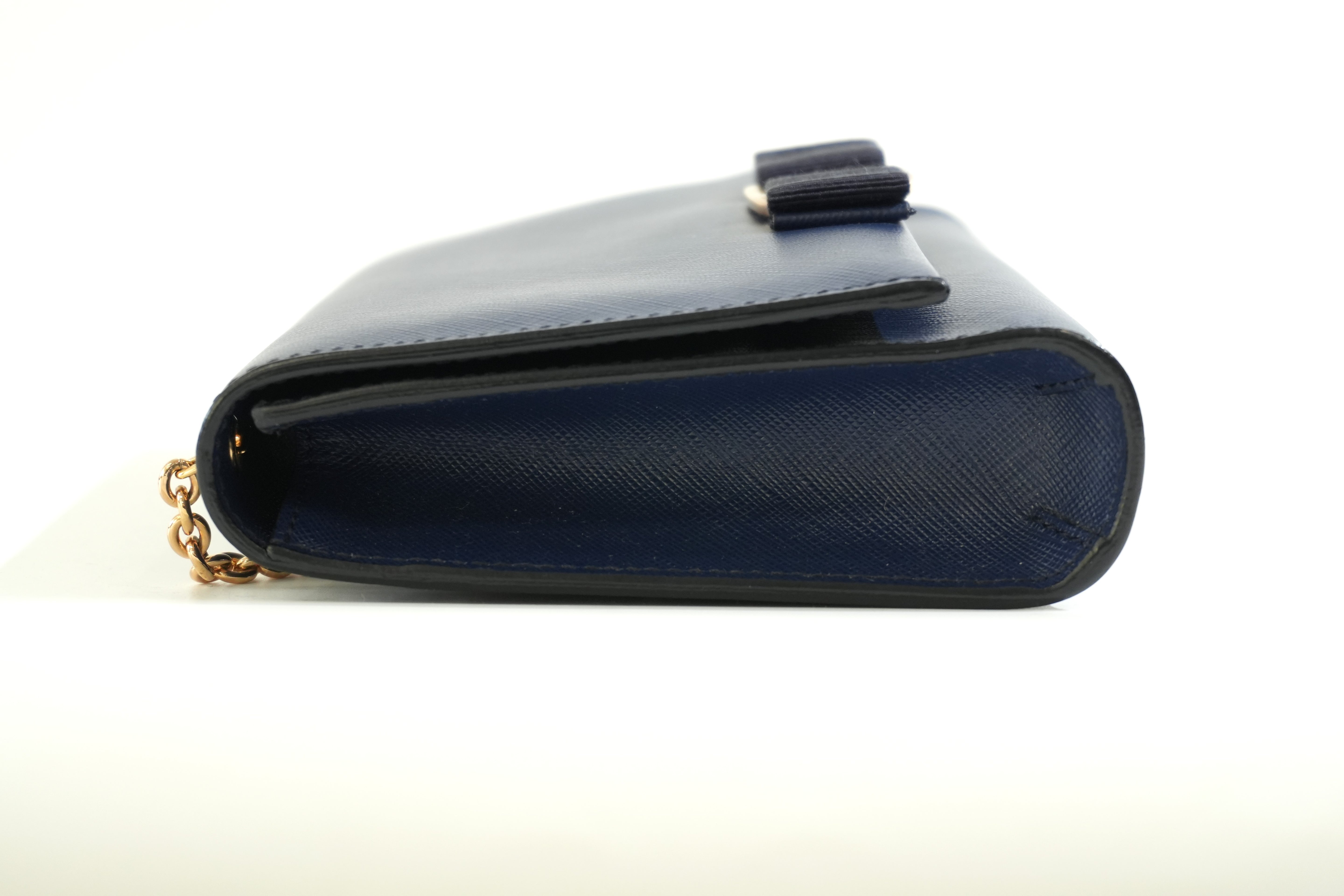 Pre-owned Ferragamo Chain Crossbody Bag Blue