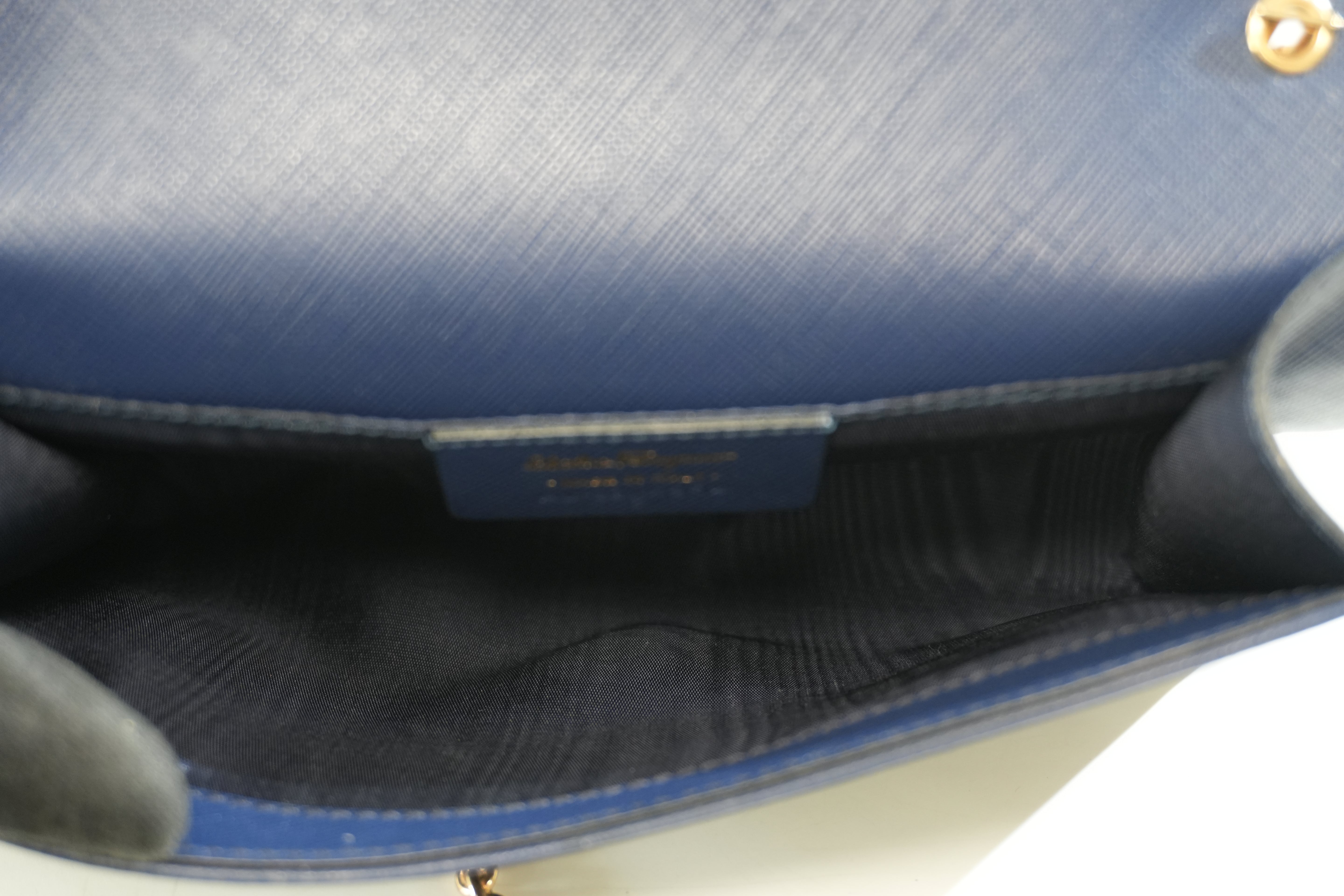 Pre-owned Ferragamo Chain Crossbody Bag Blue