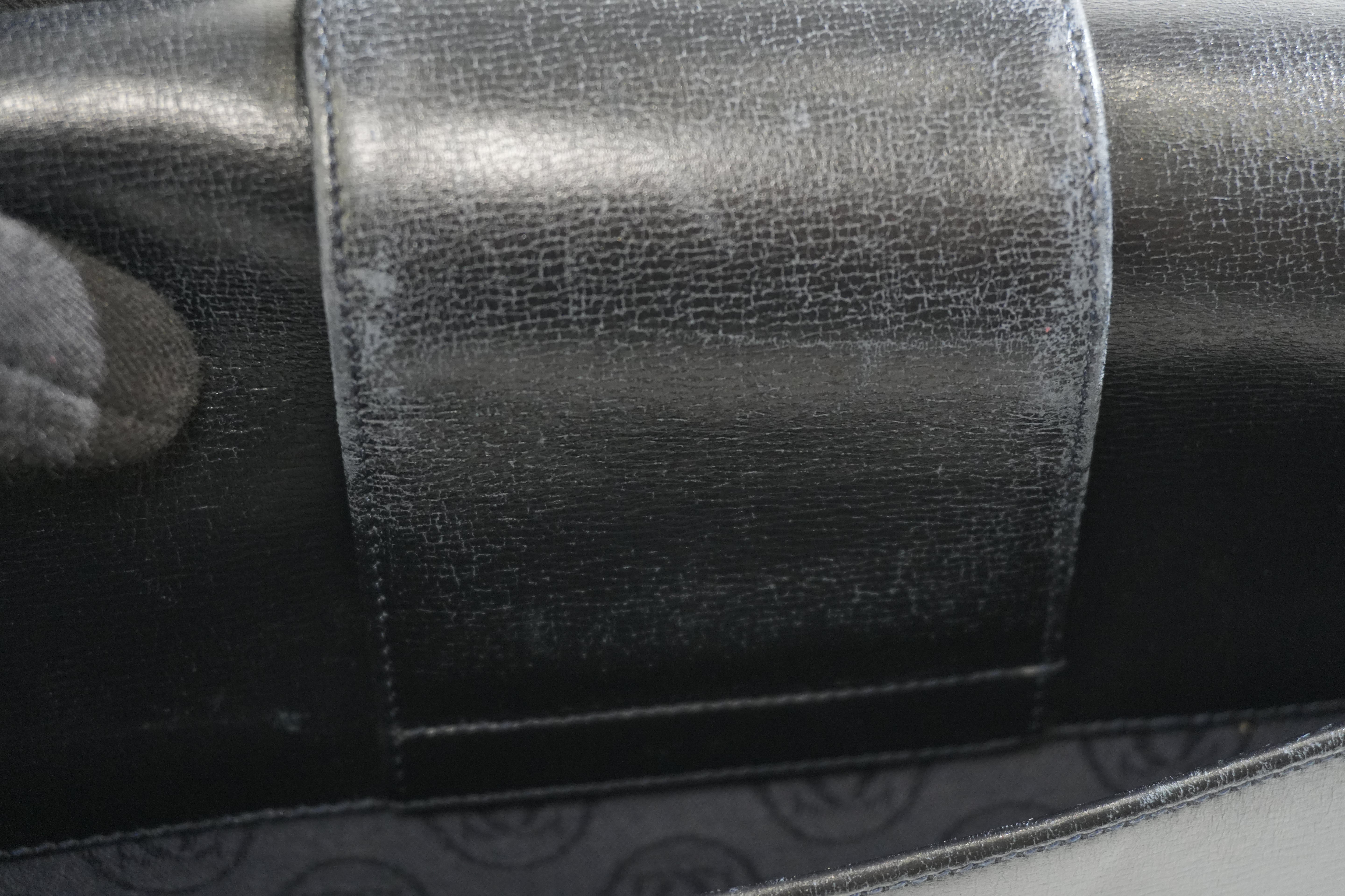 Pre-owned Cartier Sapphire Shoulder Bag Black