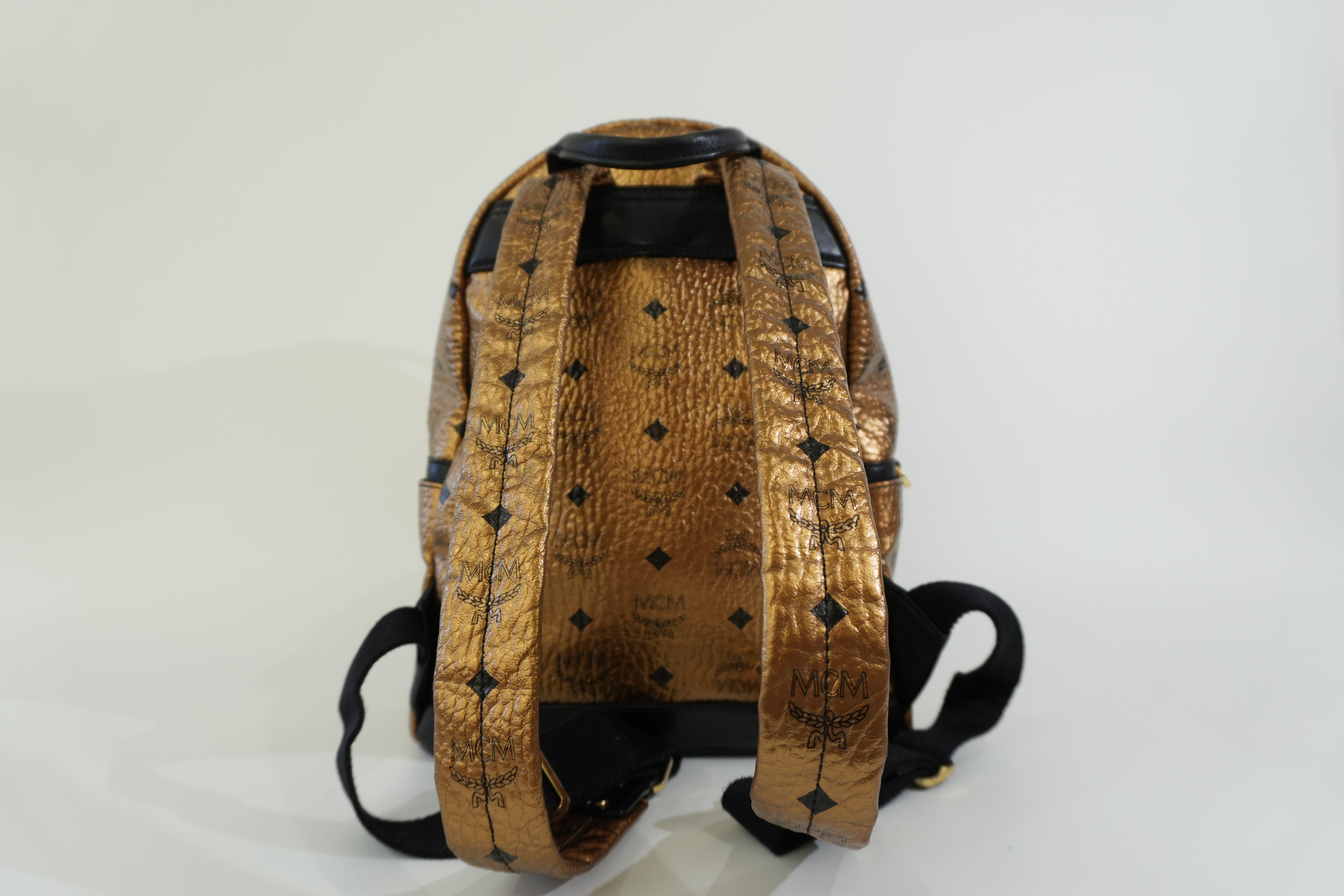 Pre-owned MCM Metallic Backpack with Detachable Pouch Gold