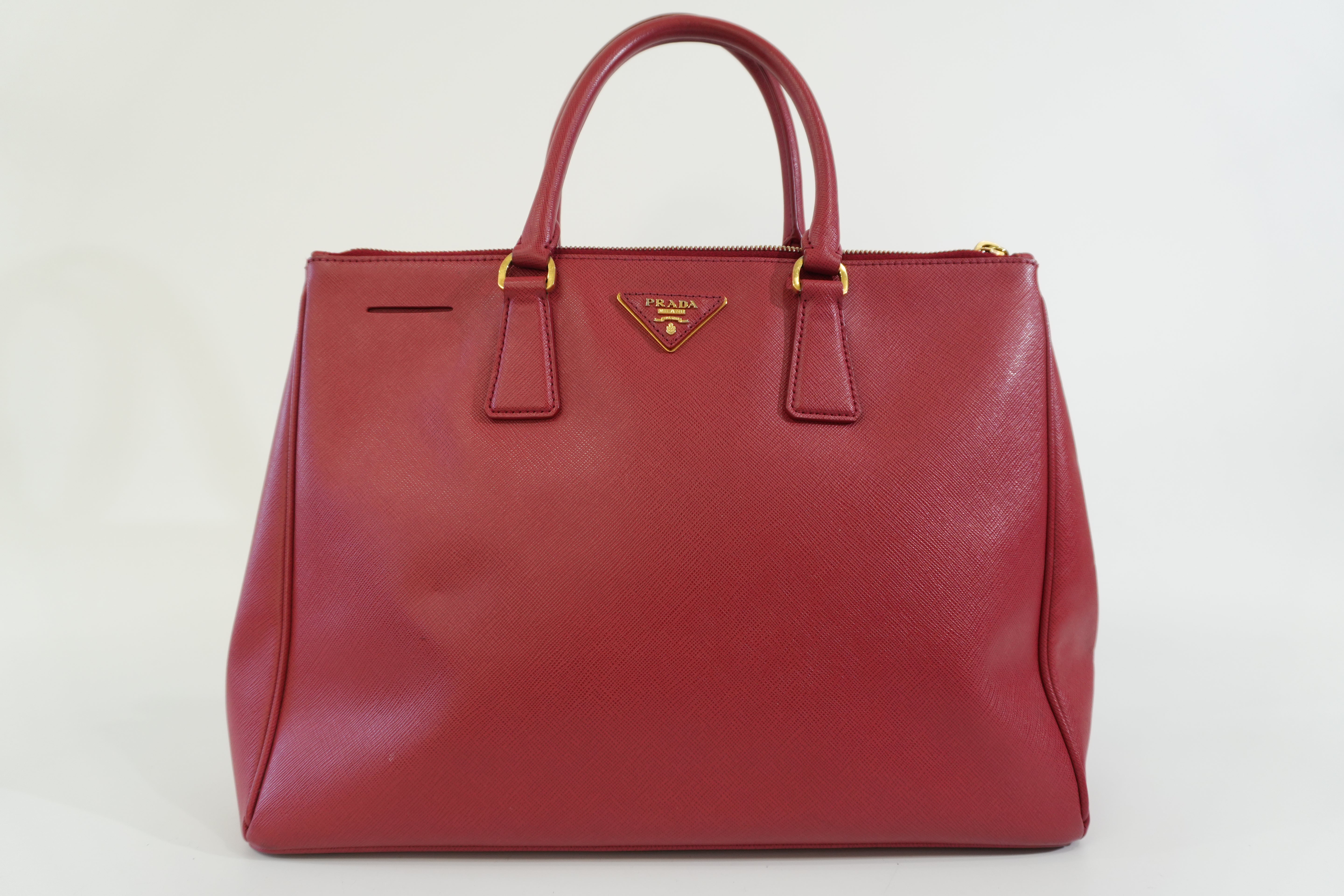 Pre-owned Prada Saffiano Handbag Red