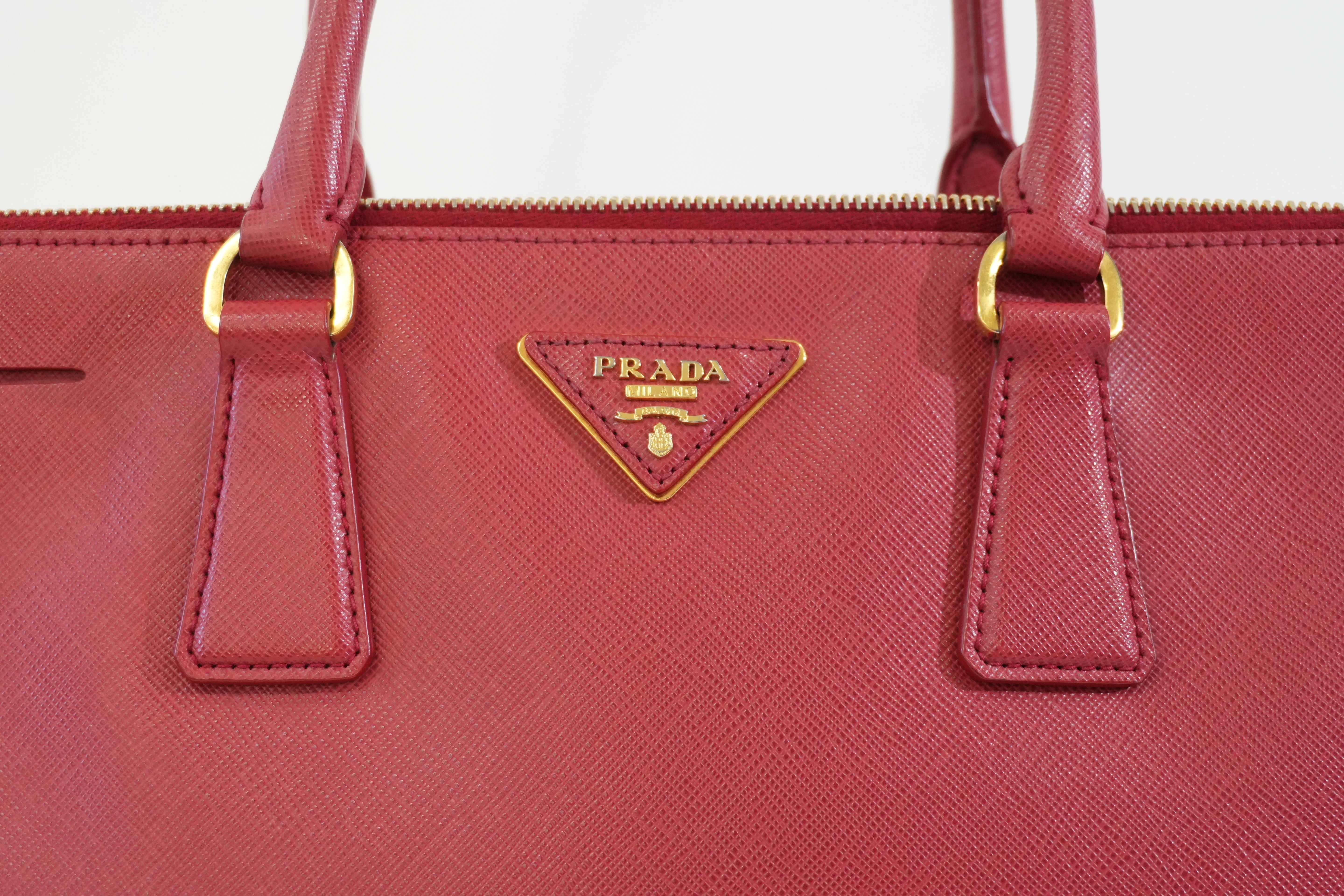 Pre-owned Prada Saffiano Handbag Red