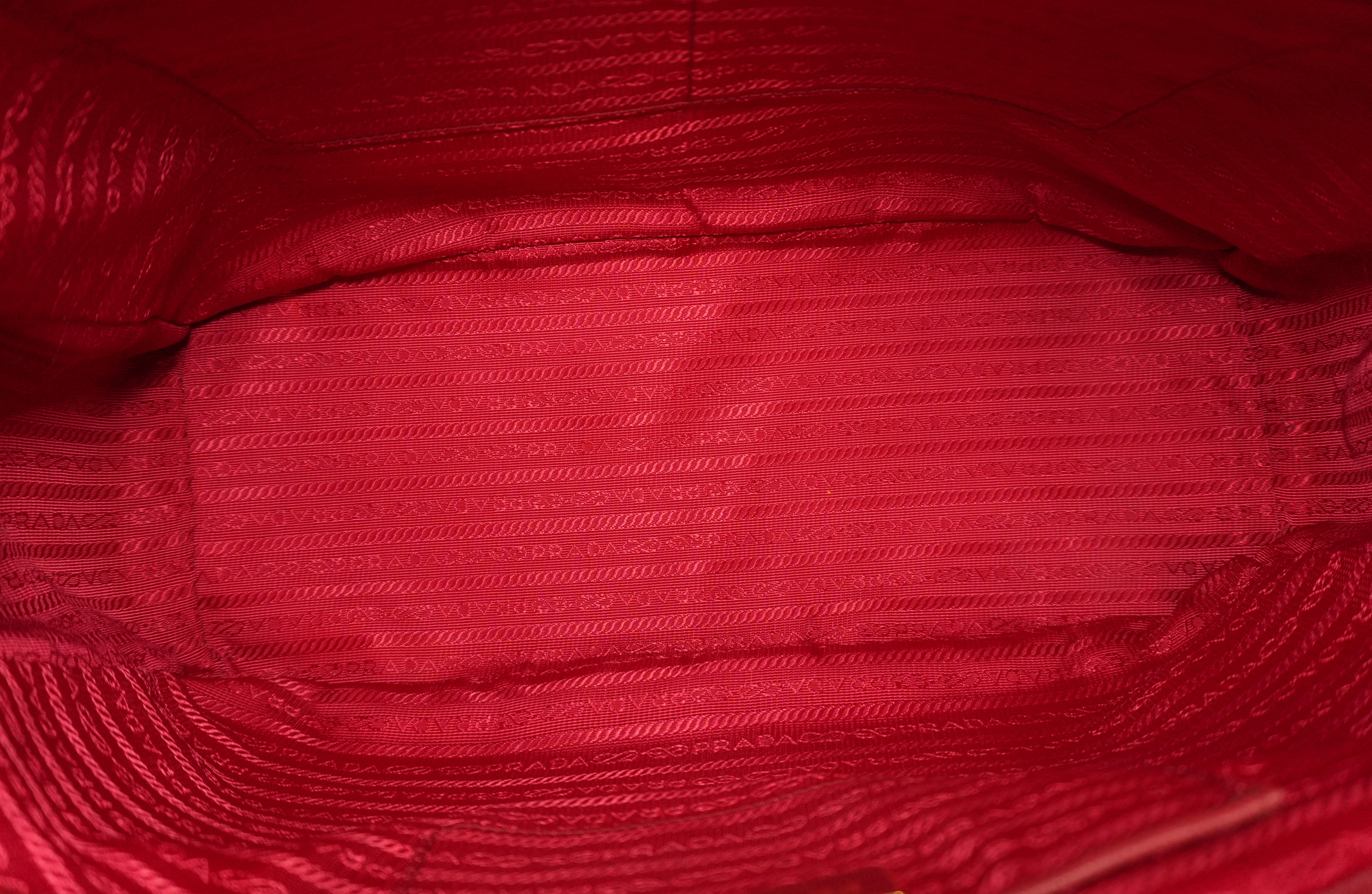 Pre-owned Prada Saffiano Handbag Red