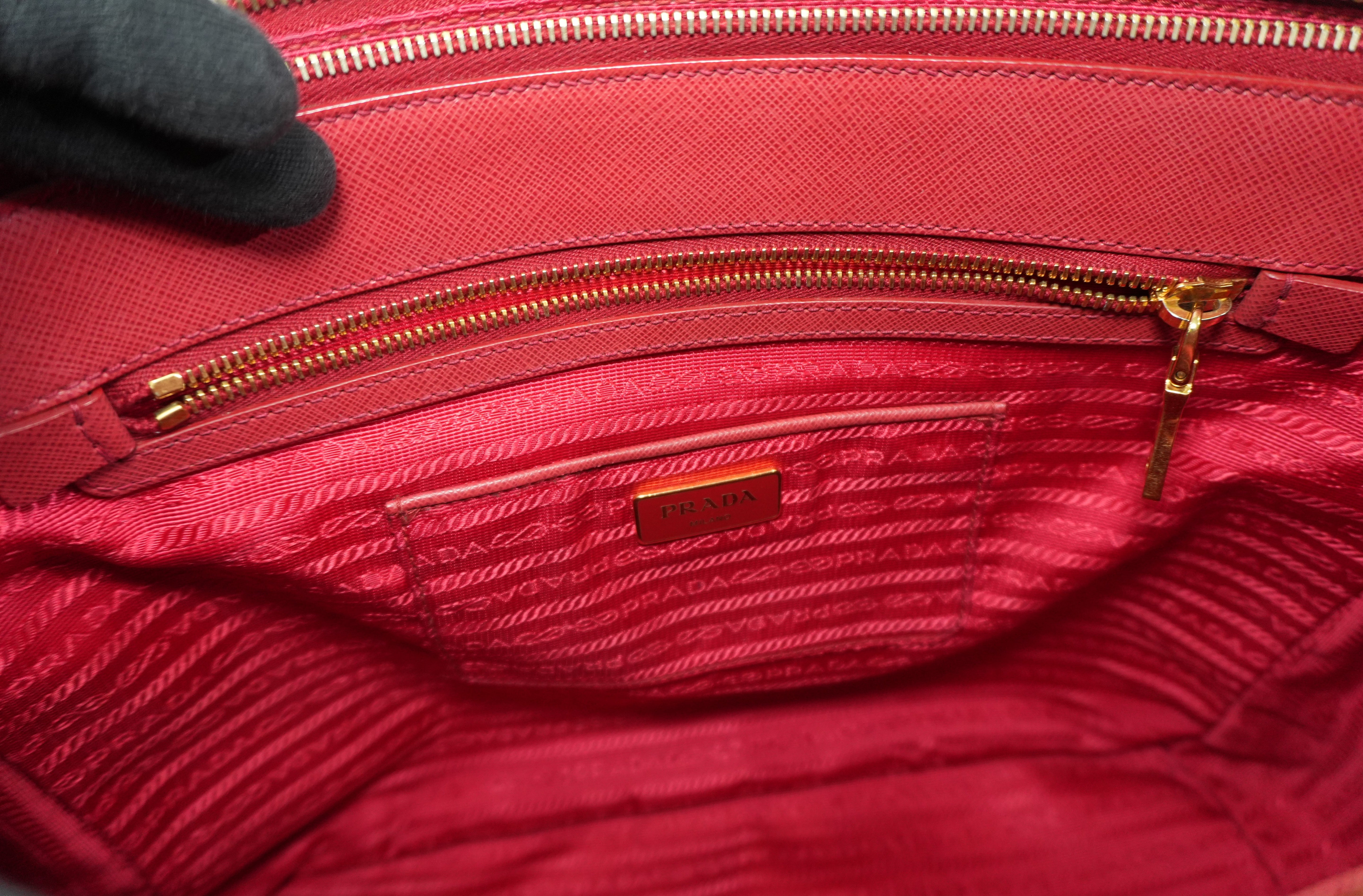 Pre-owned Prada Saffiano Handbag Red