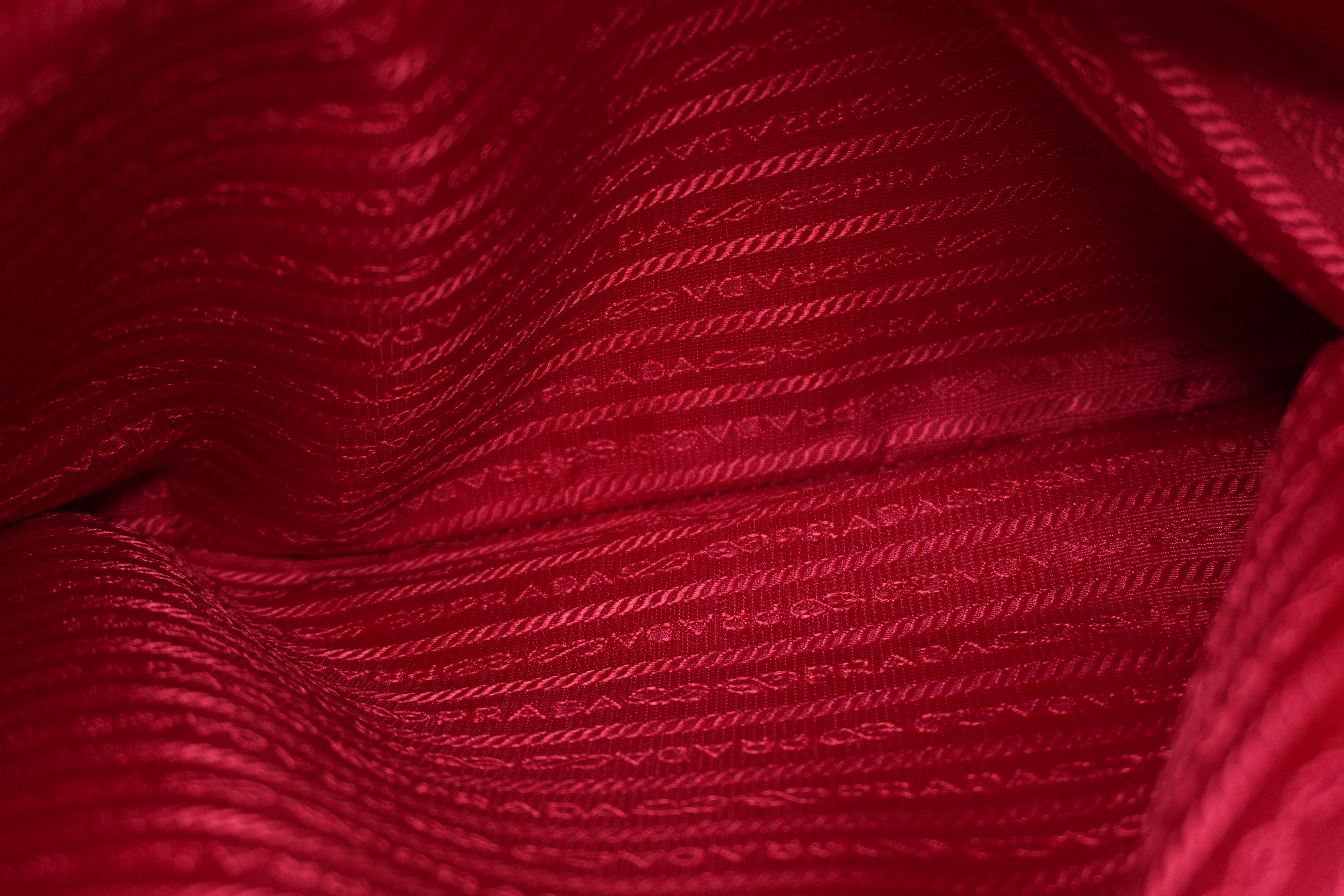 Pre-owned Prada Saffiano Handbag Red