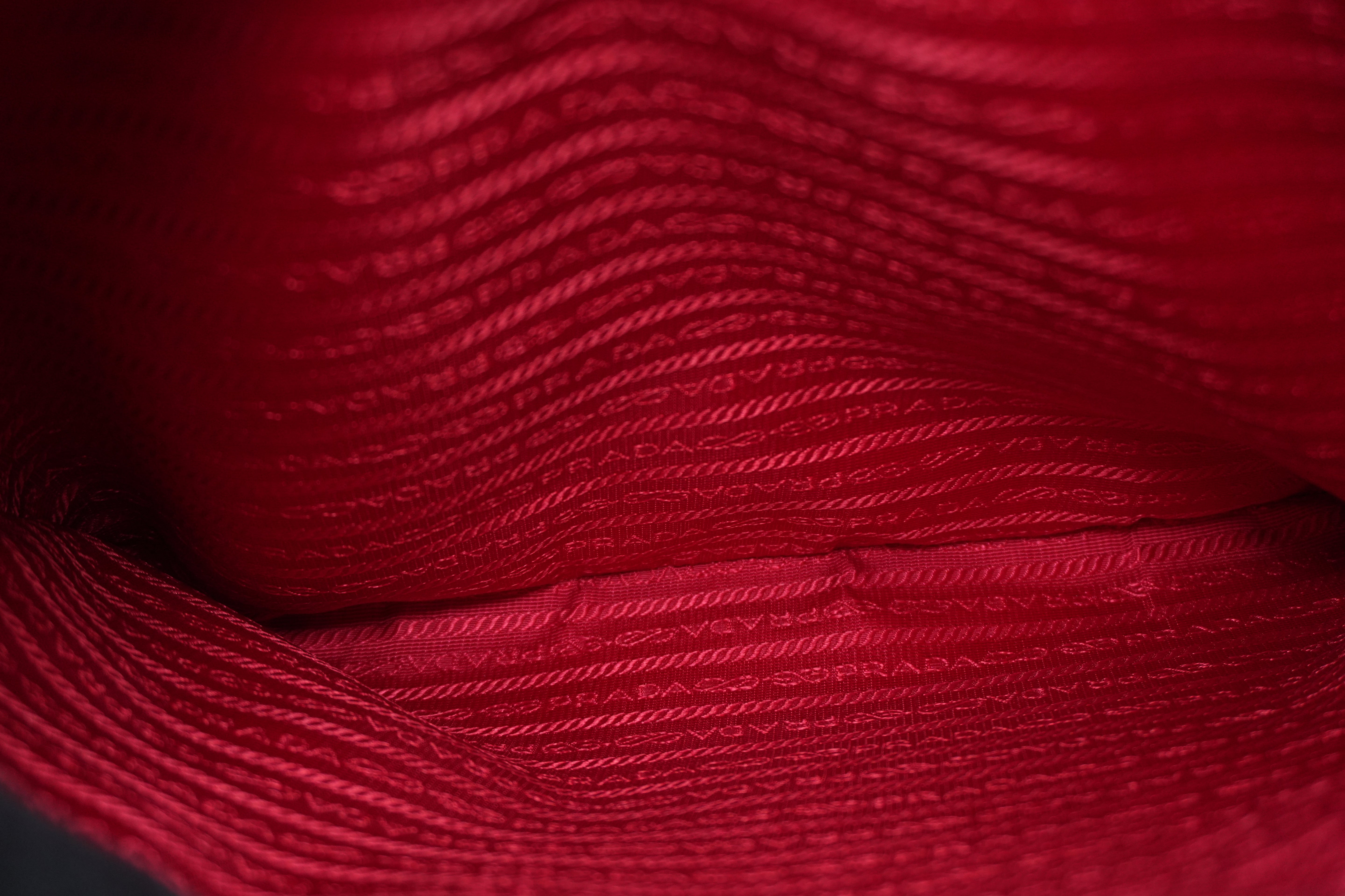 Pre-owned Prada Saffiano Handbag Red