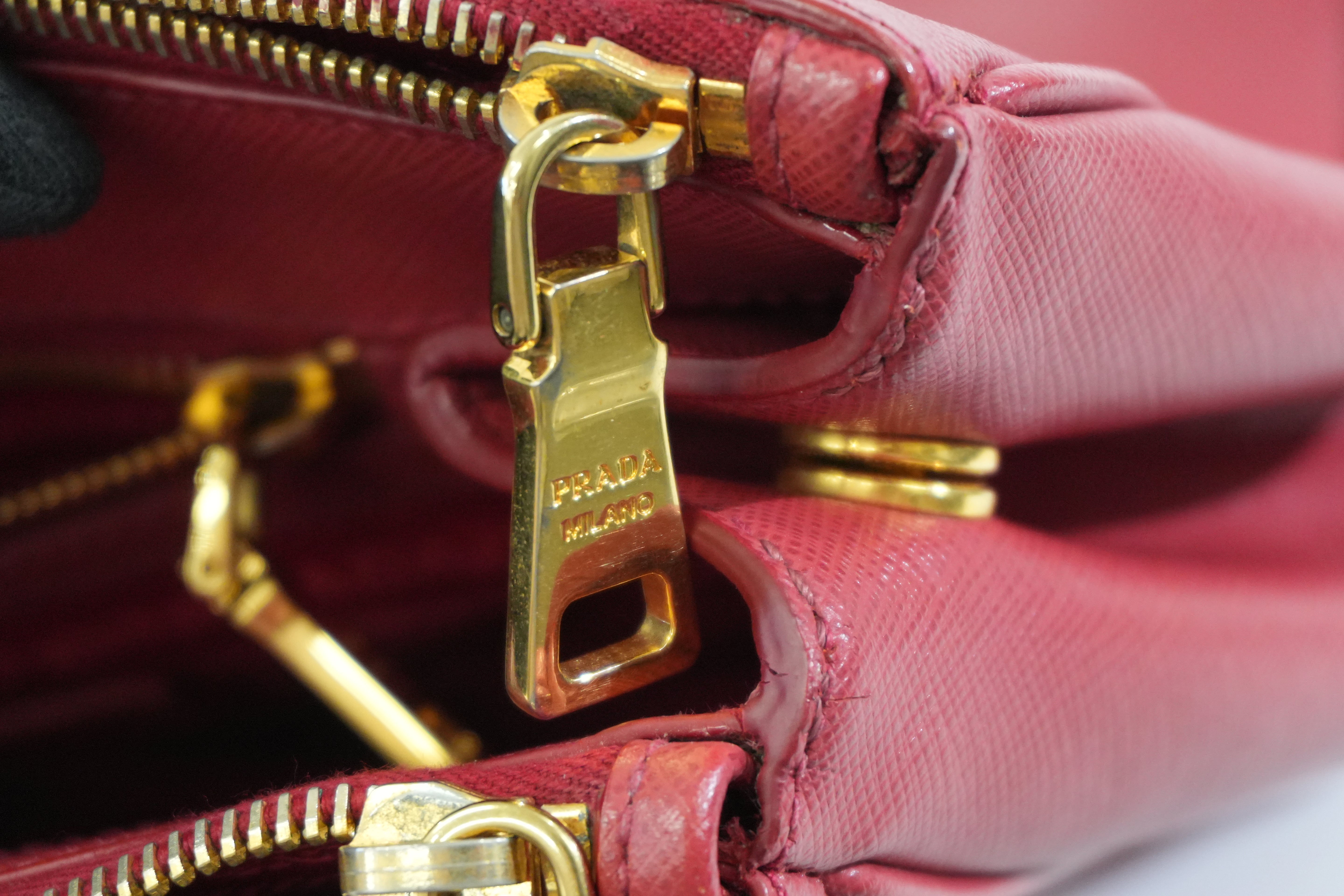 Pre-owned Prada Saffiano Handbag Red