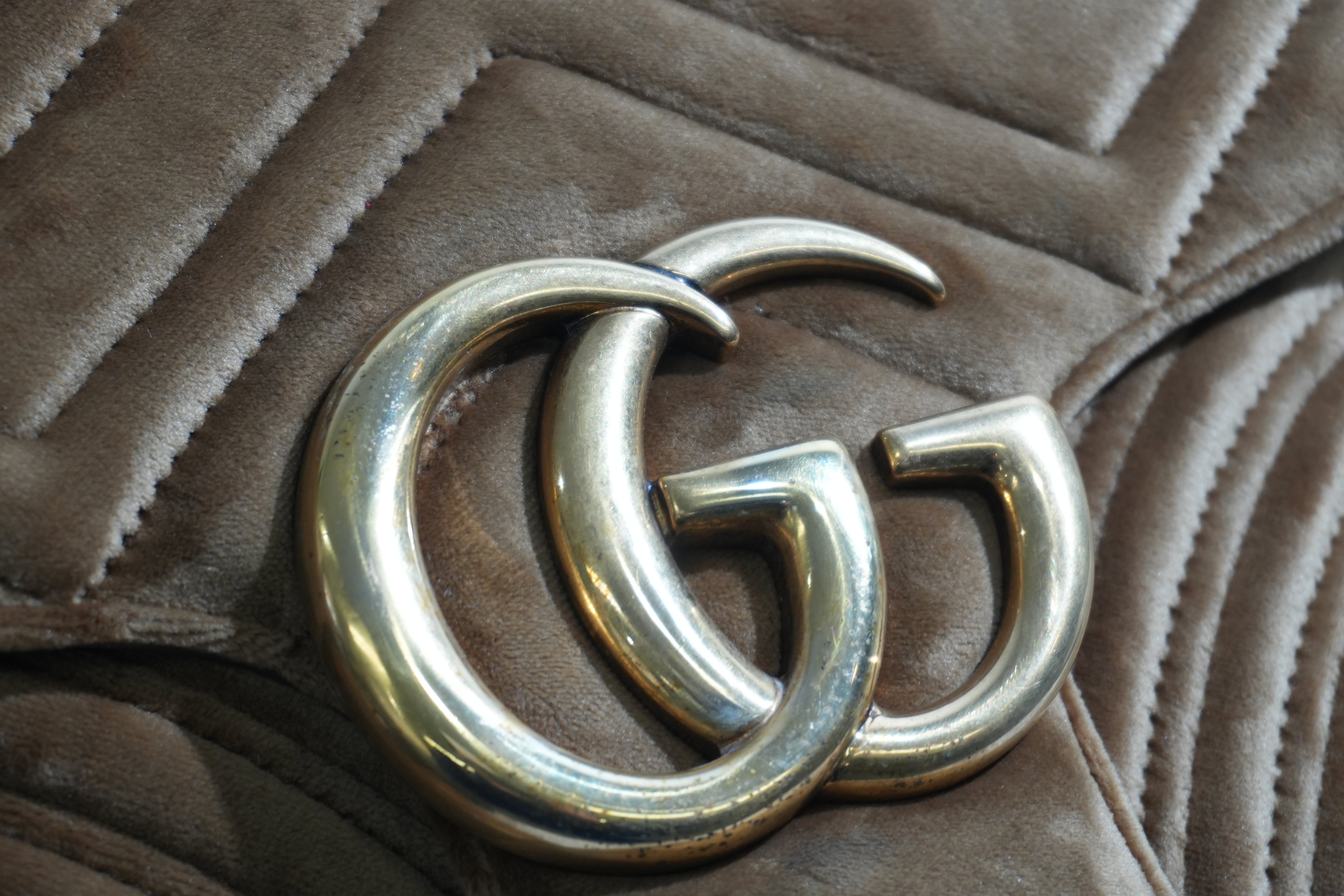 Pre-owned Gucci Velvet Marmont Crossbody Bag Green