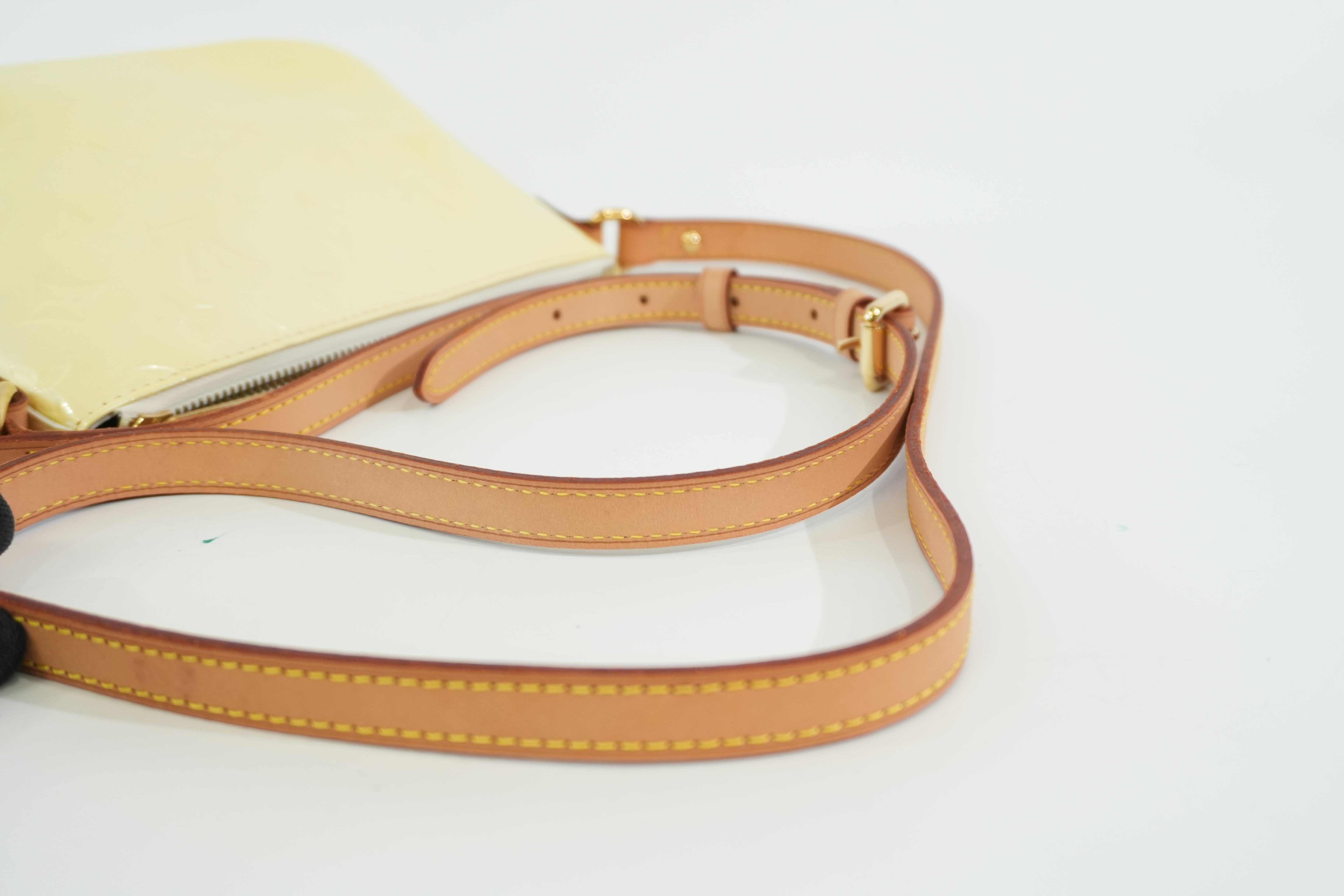 Pre-owned Louis Vuitton Vernis Minna Street Crossbody Bag Yellow
