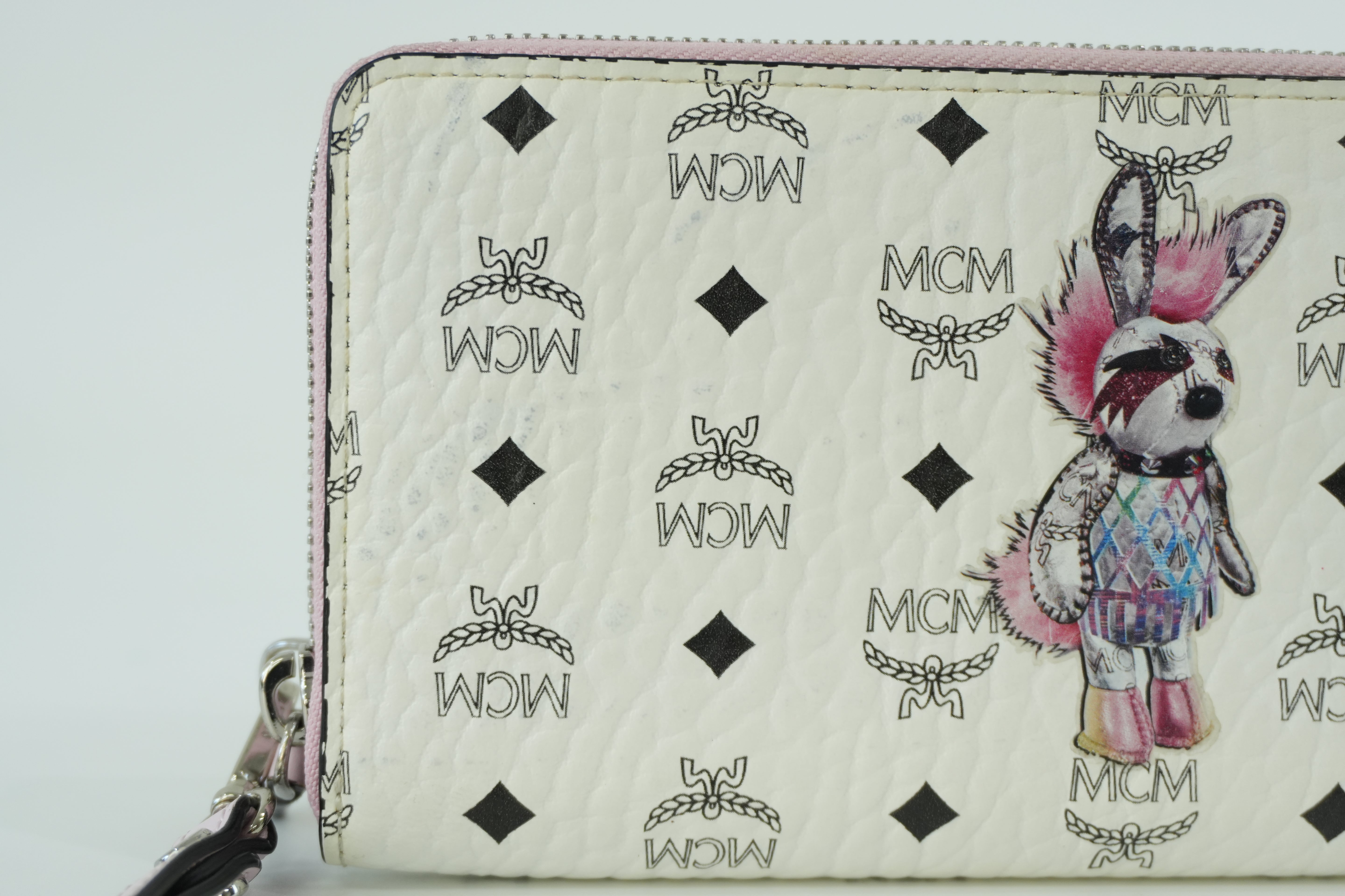 Pre-owned MCM Zippy Long Wallet White